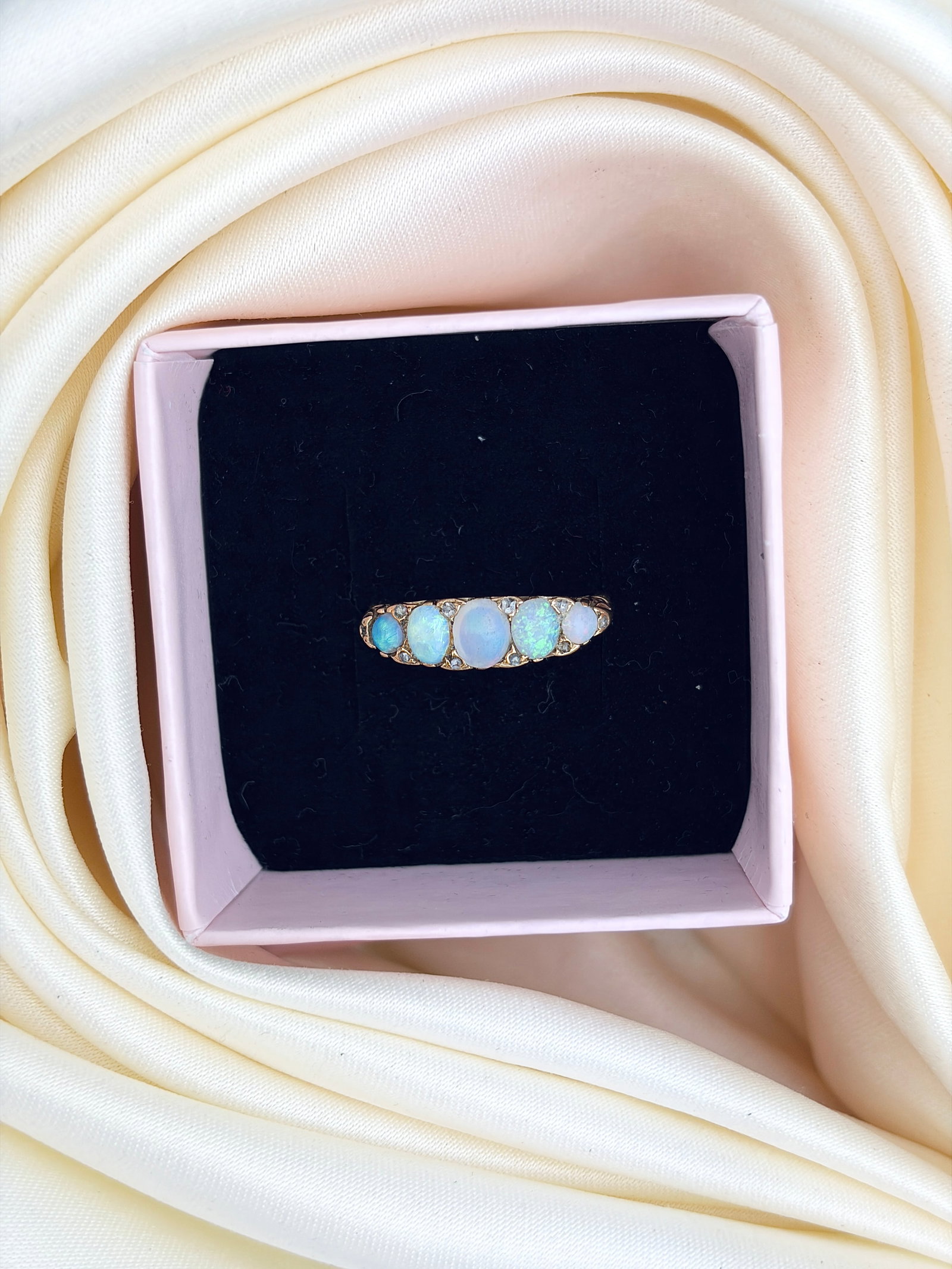 ANTIQUE 9CT YELLOW GOLD OPAL 5 STONE RING WITH DIAMOND POINTS - 9