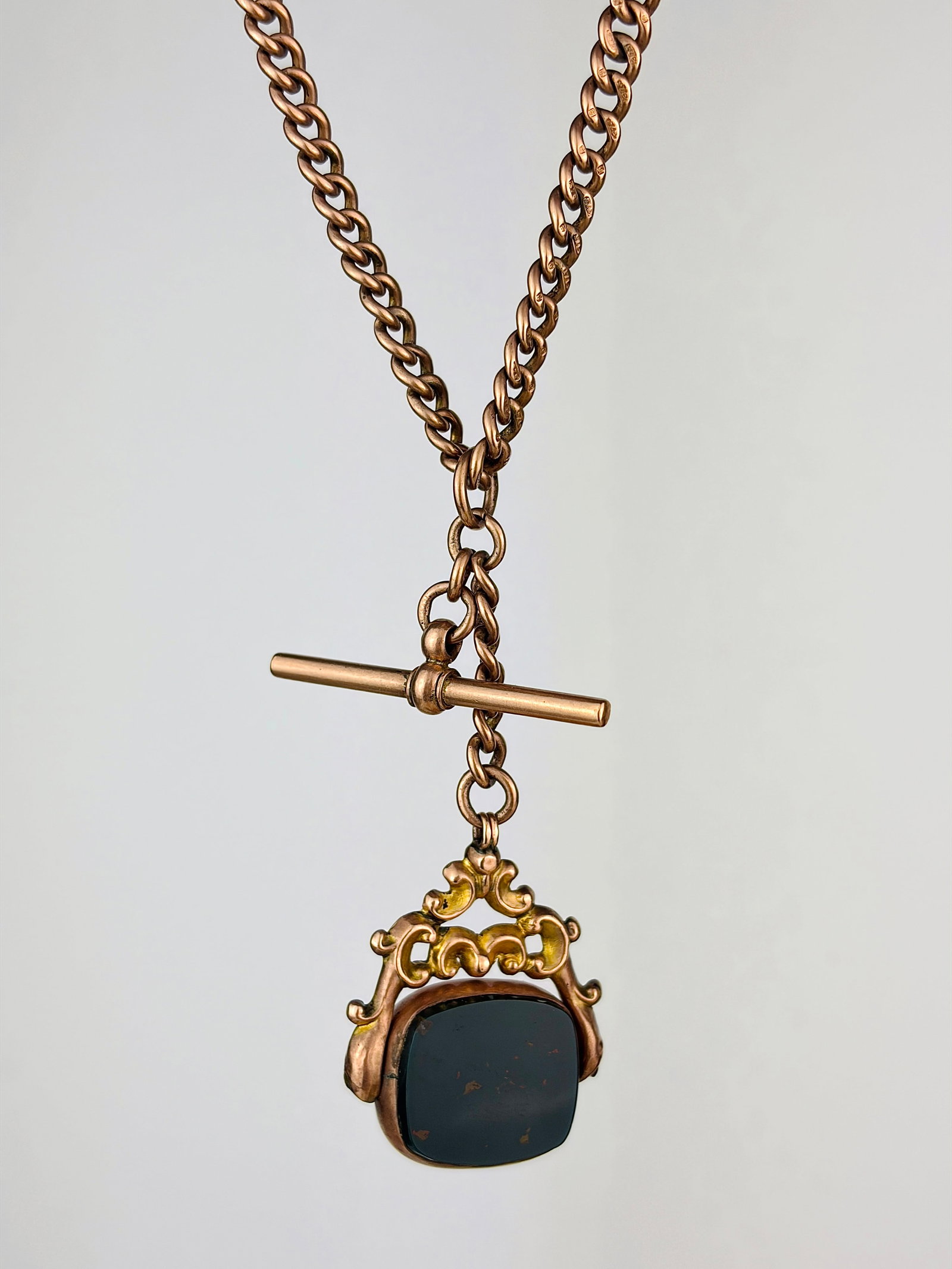 heavy chunky antique 9ct yellow gold double Albert chain with tbar , double dog clips , pendant: heavy chunky antique 9ct yellow gold double Albert chain with tbar , double dog clips , pendant Beautiful chunky chain Weight: 38.9g Size: Length 40.8cm, Link width 4mm, Drop 69mm, Fob width 27mm