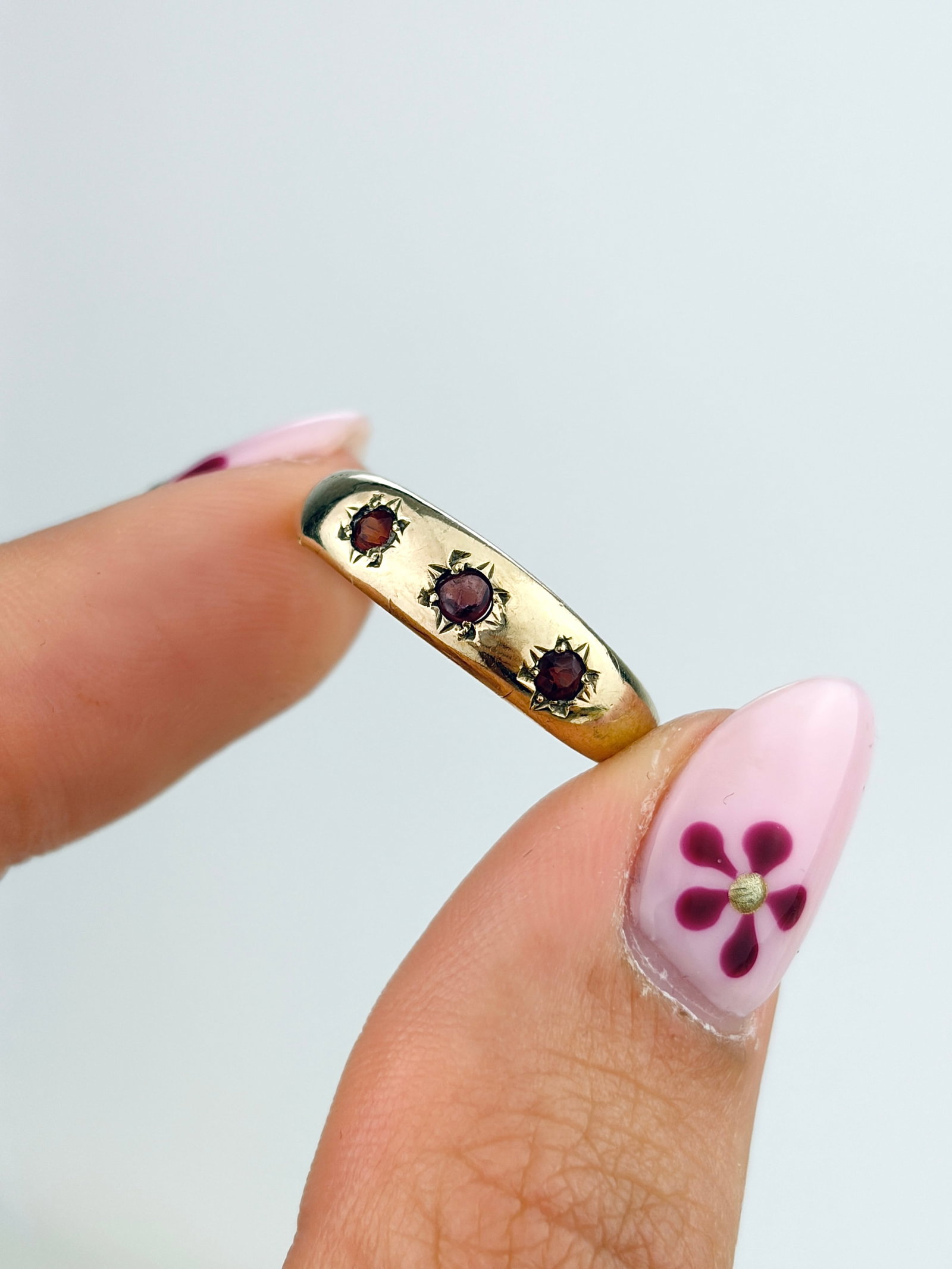 VINTAGE 9CT YELLOW GOLD GARNET 3 STONE STAR RING - 6