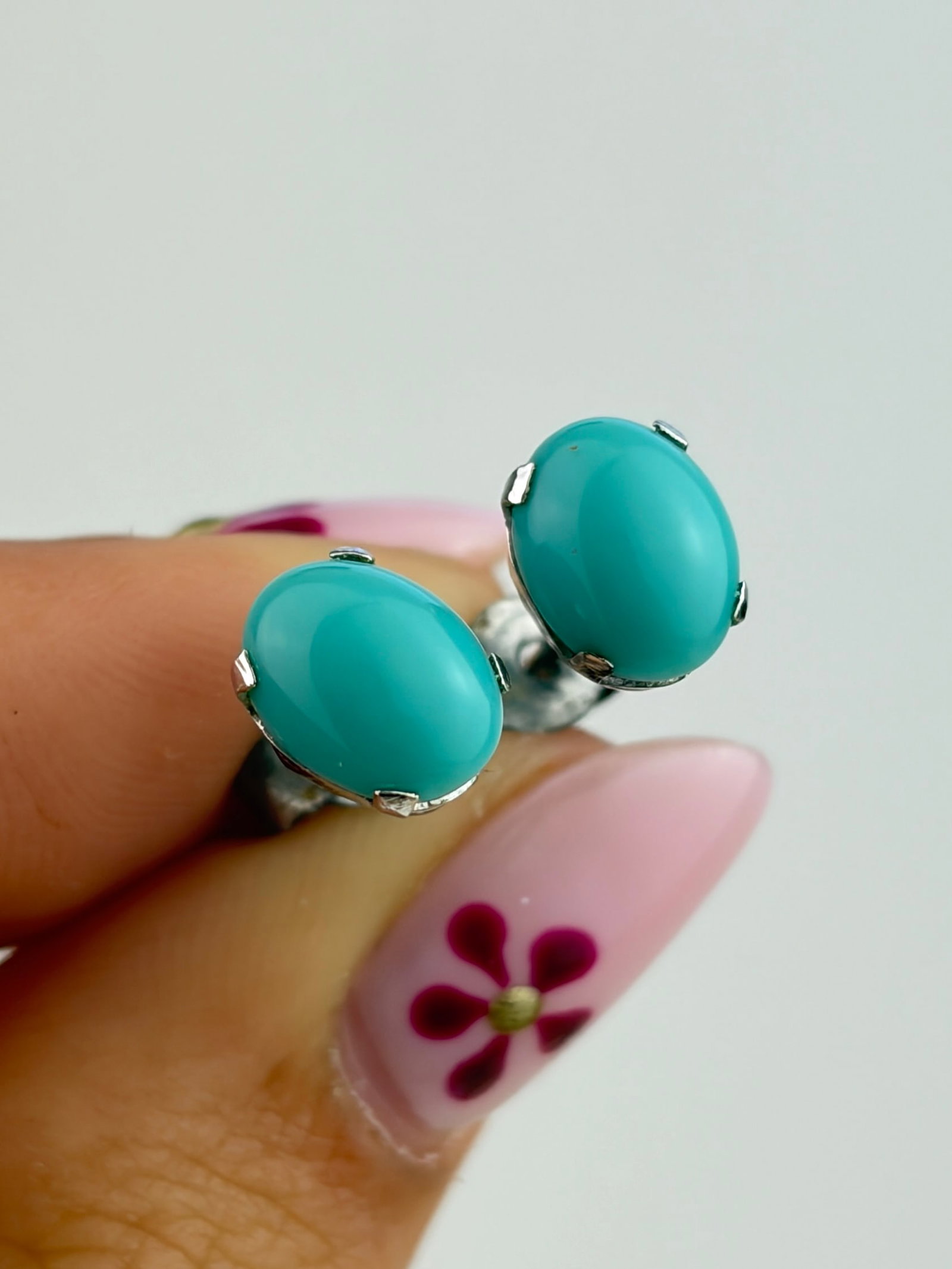 SWEET 9CT WHITE GOLD TURQUOISE STUD EARRINGS: SWEET 9CT WHITE GOLD TURQUOISE STUD EARRINGS Lovely little bright turquoise studs!