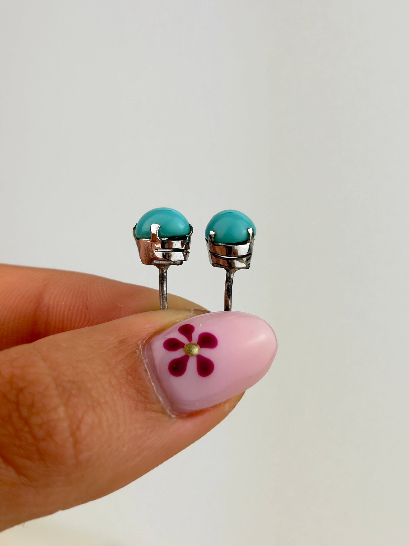 SWEET 9CT WHITE GOLD TURQUOISE STUD EARRINGS - 2