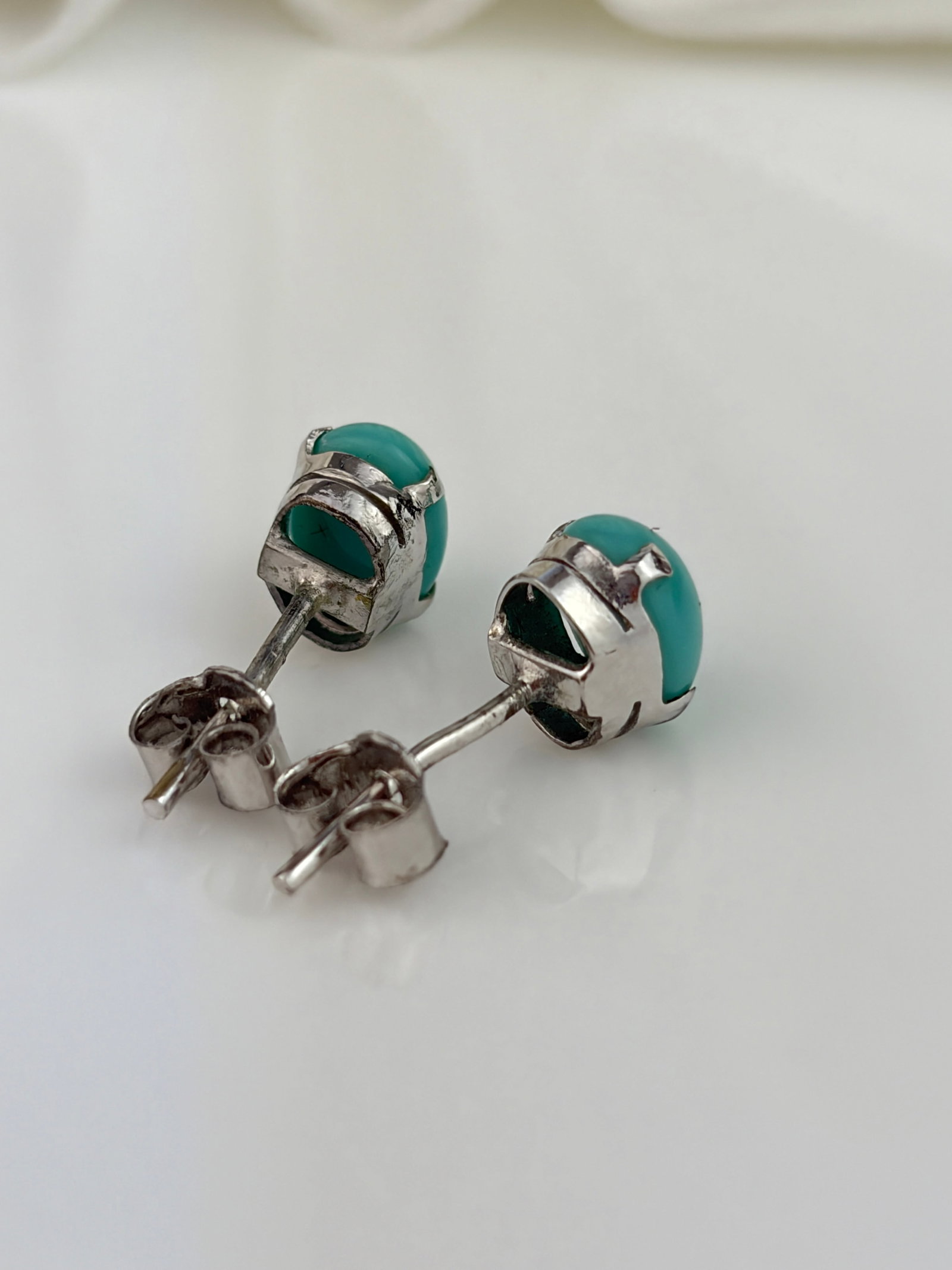 SWEET 9CT WHITE GOLD TURQUOISE STUD EARRINGS - 3