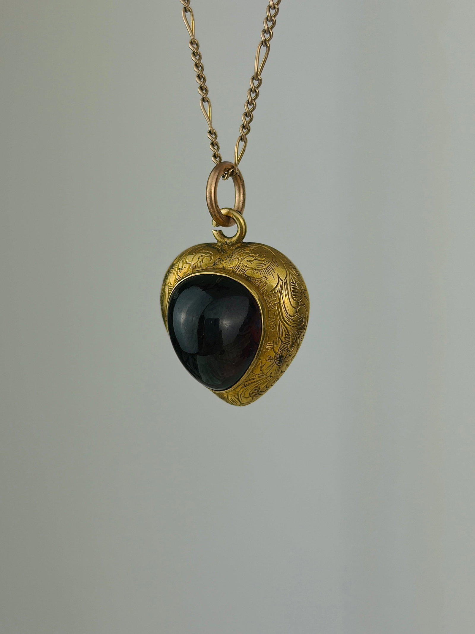 antique 18ct yellow gold cabochon garnet heart locket back pendant - 2