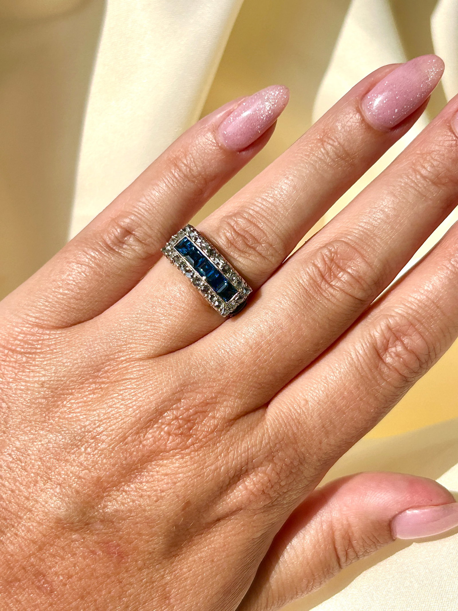 Outstanding chunky sapphire and diamond panel ring in yellow gold - 10