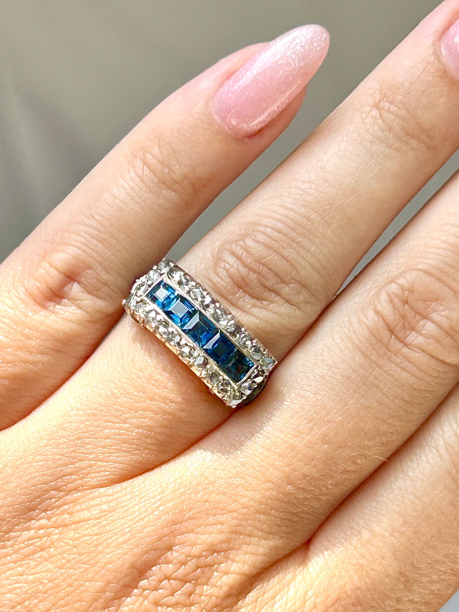 Outstanding chunky sapphire and diamond panel ring in yellow gold - 11