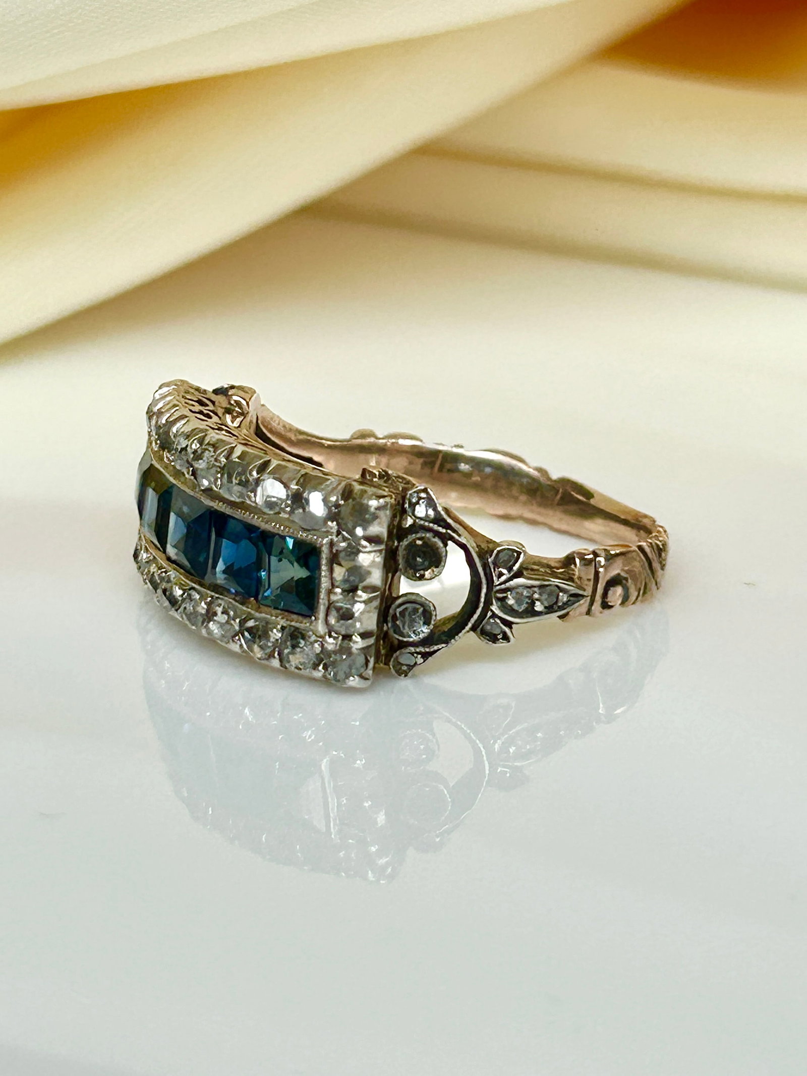 Outstanding chunky sapphire and diamond panel ring in yellow gold - 13