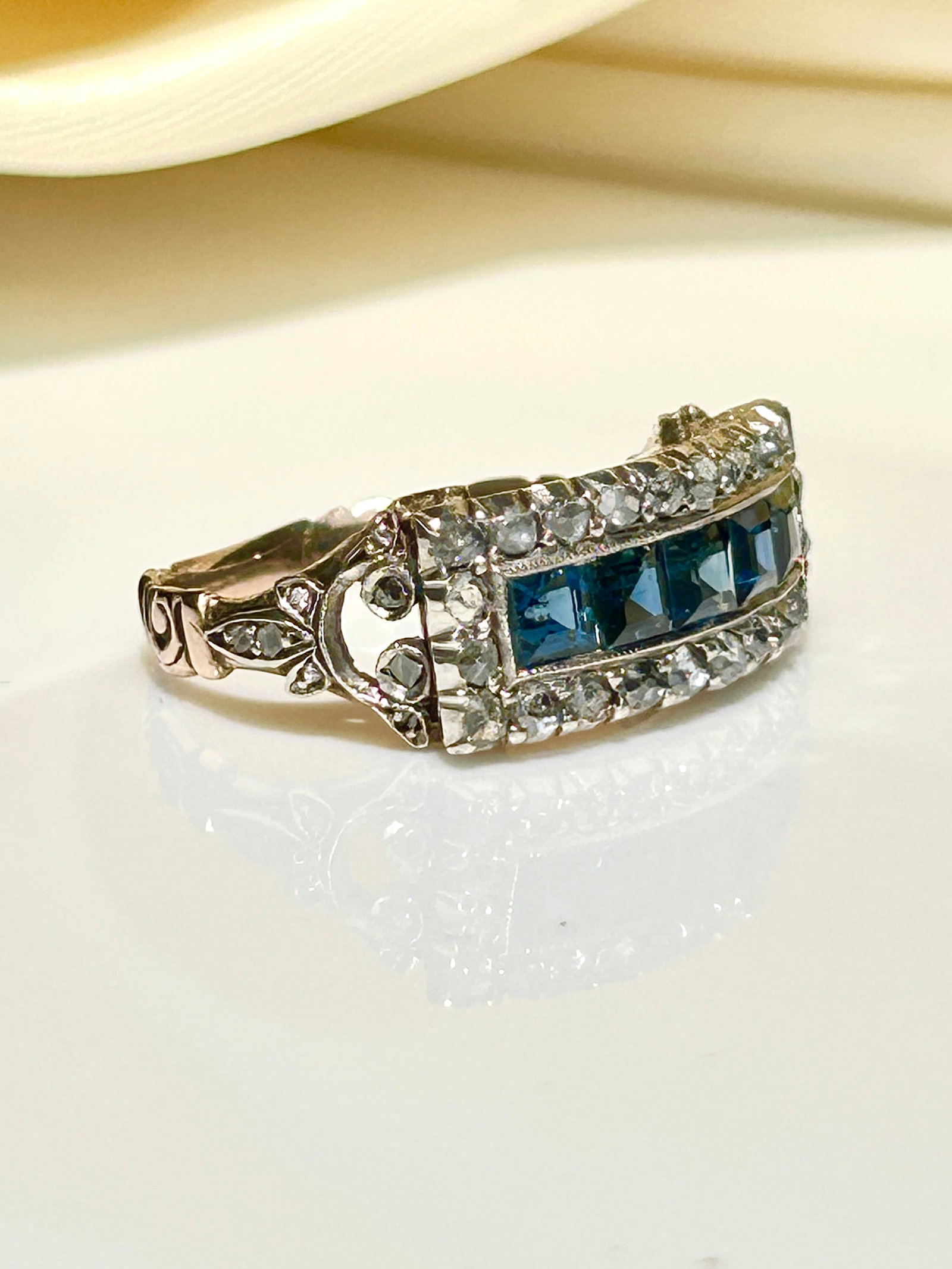 Outstanding chunky sapphire and diamond panel ring in yellow gold - 6