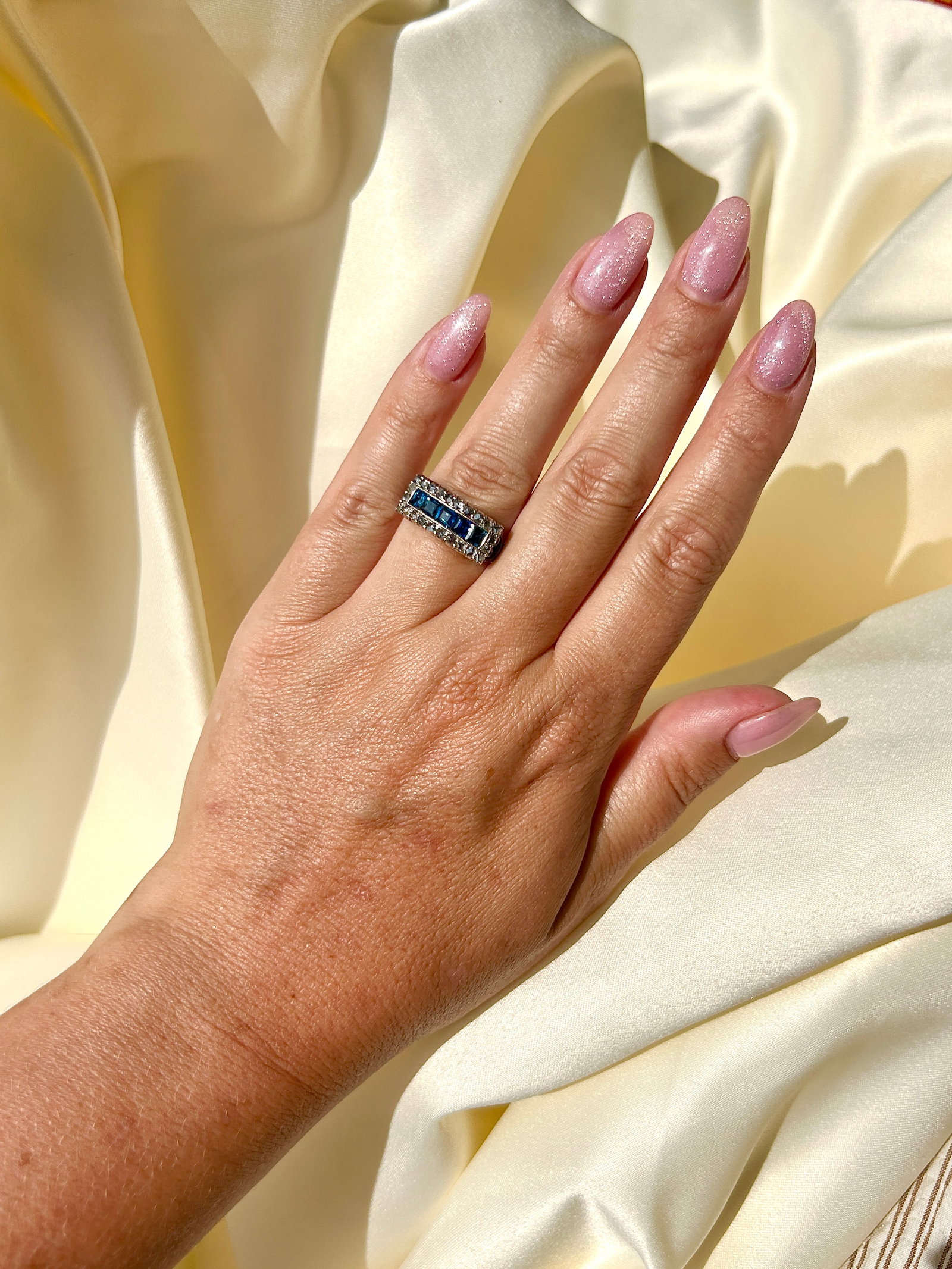 Outstanding chunky sapphire and diamond panel ring in yellow gold - 9