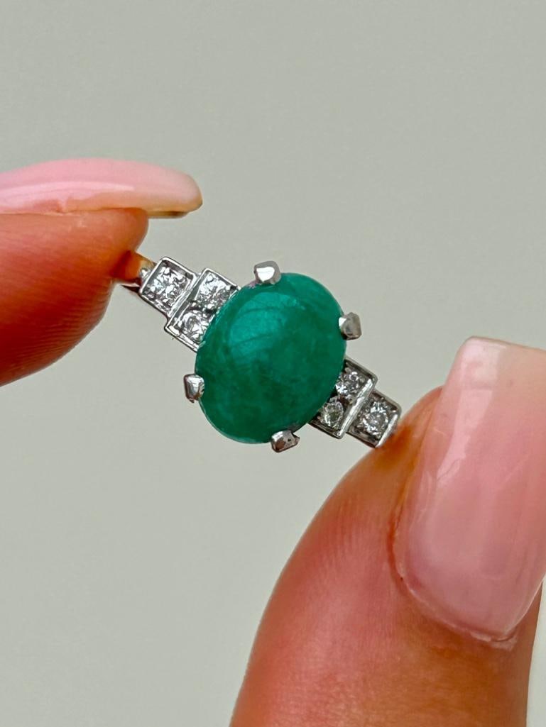 18ct Yellow Gold Cabochon Emerald and Diamond Ring: 18ct Yellow Gold Cabochon Emerald and Diamond Ring gorgeous cabochon emerald with diamond shoulders, truly wonderful measurements size UK O1/2 US 71/2 head of ring 18mm x