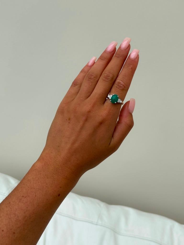 18ct Yellow Gold Cabochon Emerald and Diamond Ring - 2