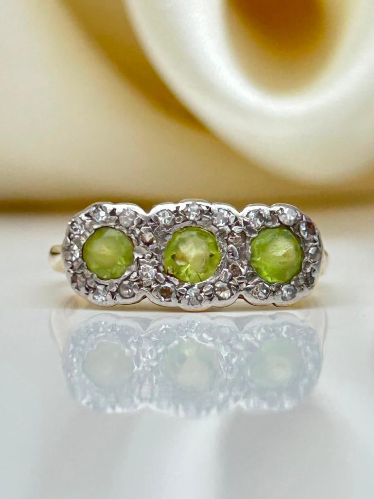 Vintage 18ct Yellow Gold Peridot and Diamond 3 Stone Cluster Ring: Vintage 18ct Yellow Gold Peridot and Diamond 3 Stone Cluster Ring the prettiest peridot cluster Measurements: size UK O US 71/2 head of ring 17mm x 7mm weight 2.94g 