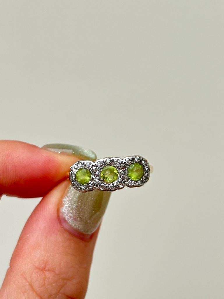 Vintage 18ct Yellow Gold Peridot and Diamond 3 Stone Cluster Ring - 6