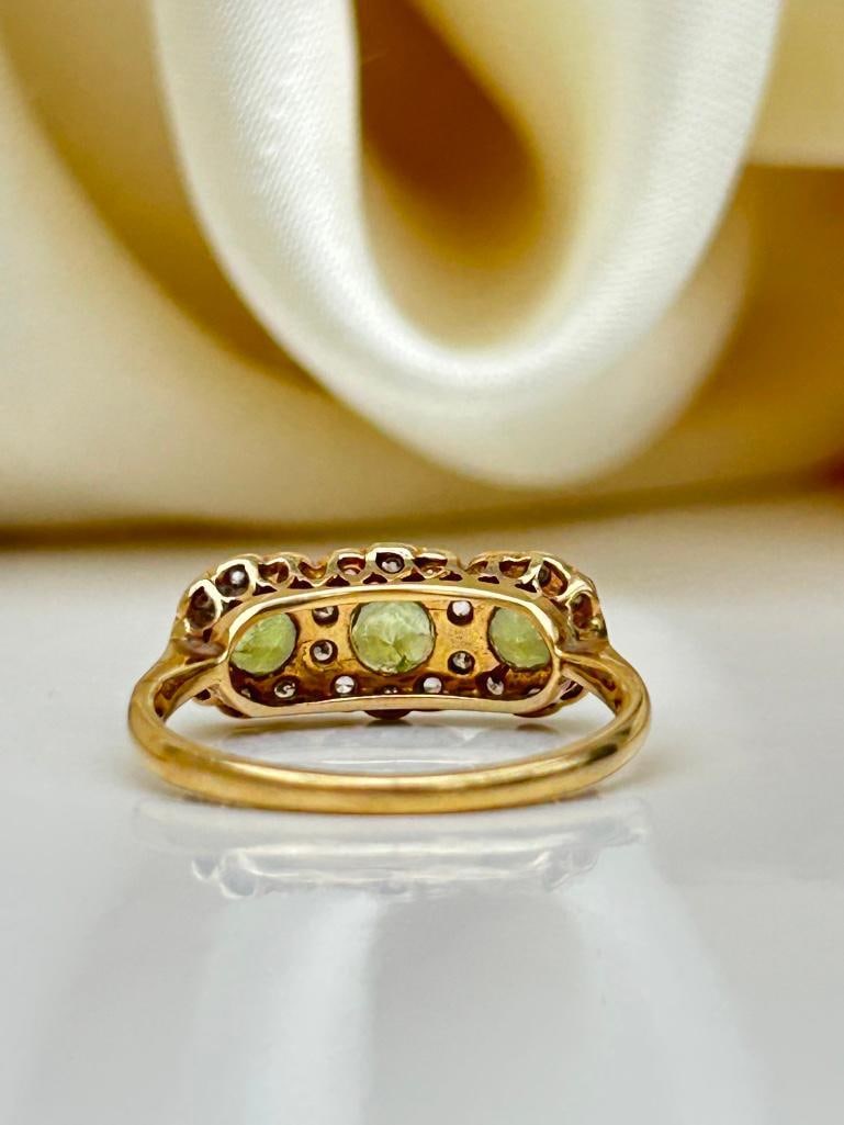 Vintage 18ct Yellow Gold Peridot and Diamond 3 Stone Cluster Ring - 7