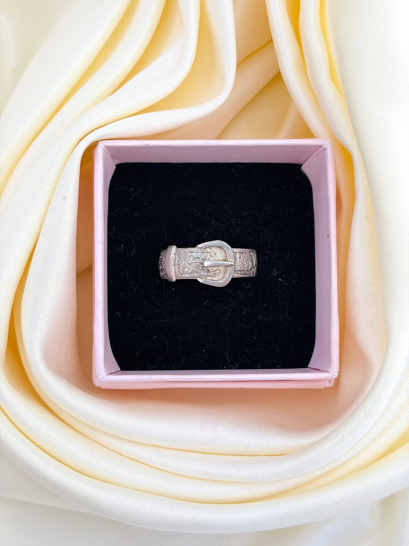 ANTIQUE SILVER ORNATE BUCKLE RING - 8