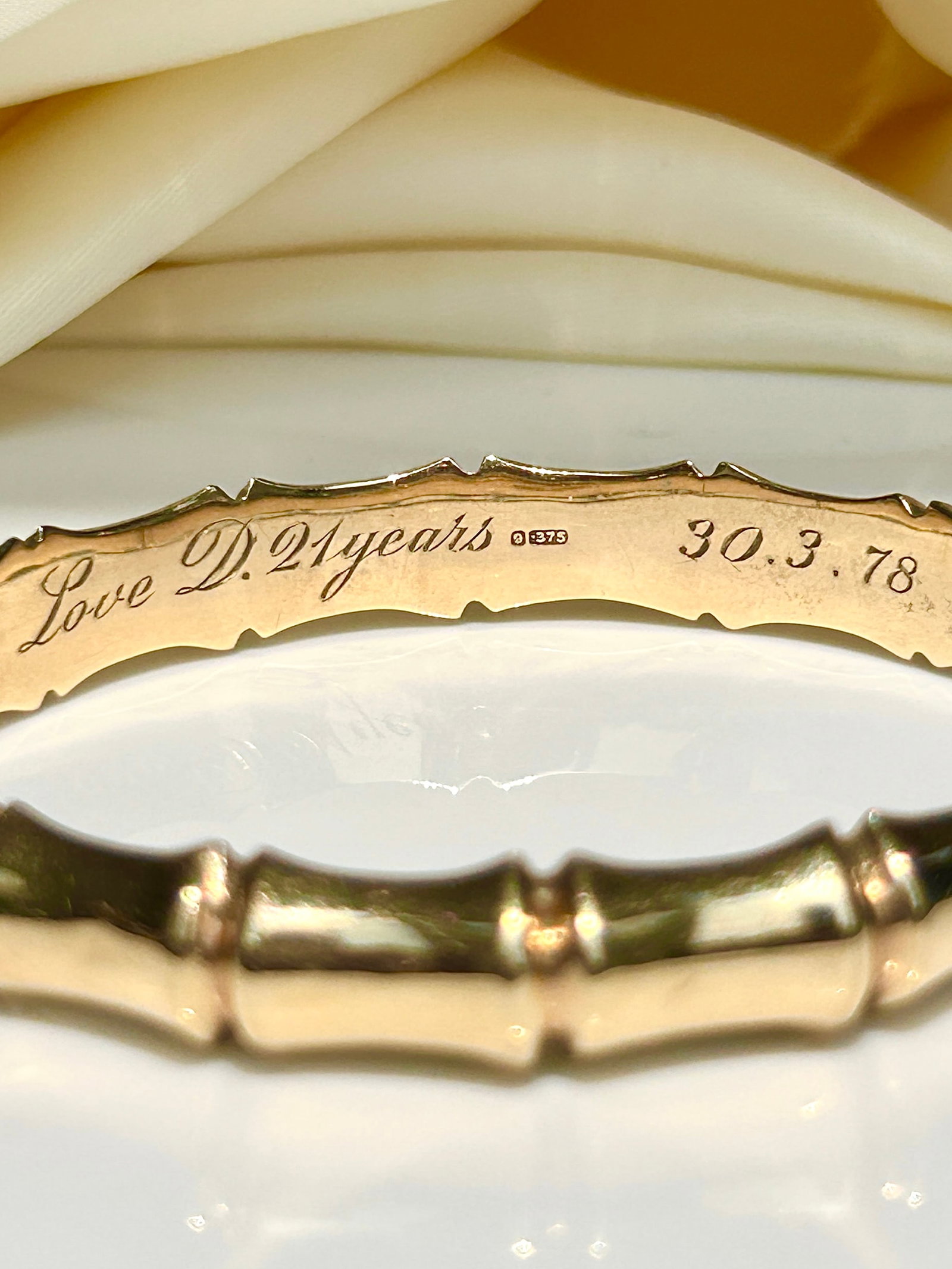 Vintage 9ct gold bamboo effect bangle / bracelet with safety chain c.1975 - 5