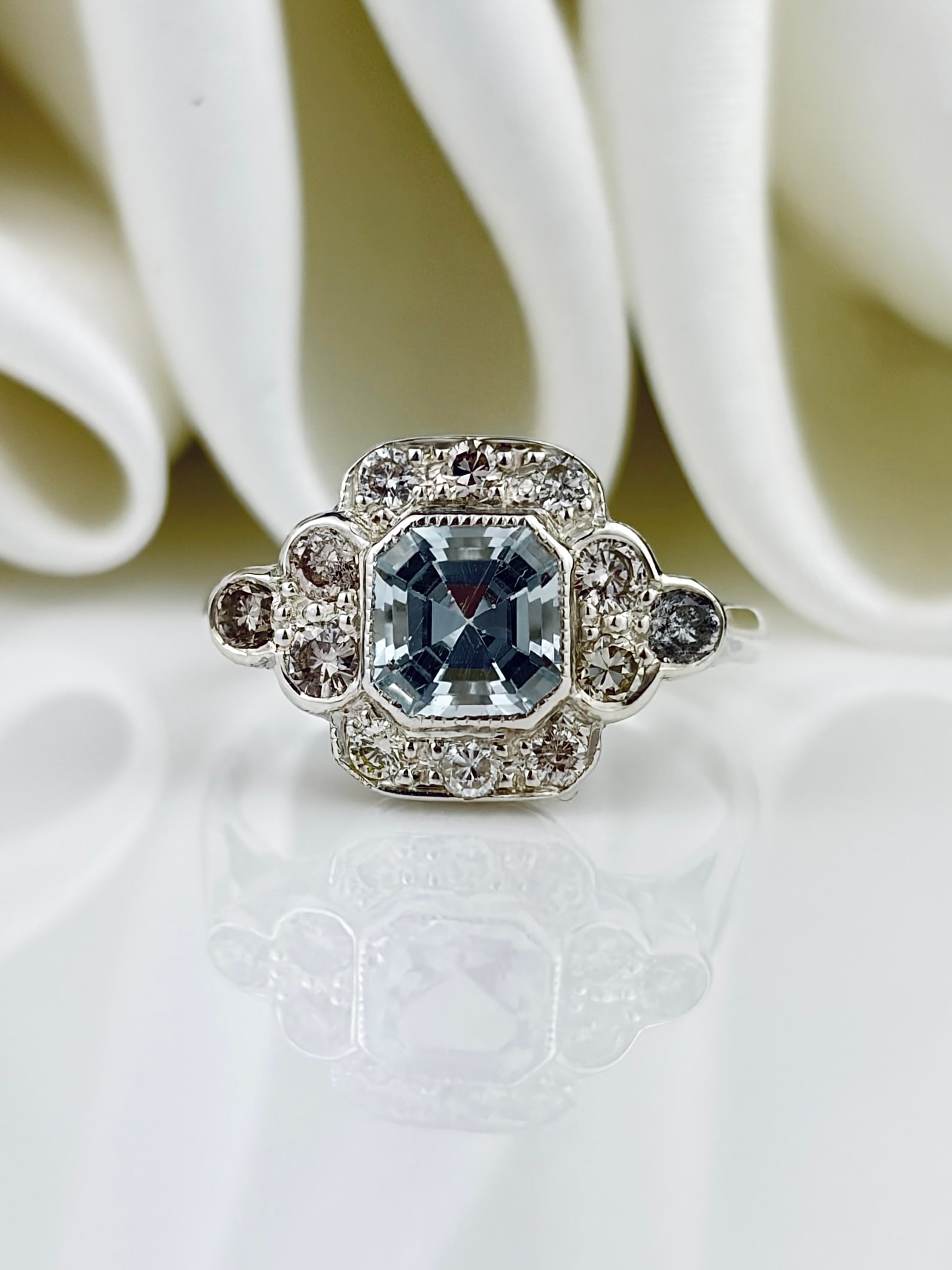 ART DECO STYLE 9CT WHITE GOLD AQUAMARINE AND DIAMOND PANEL RING: ART DECO STYLE 9CT WHITE GOLD AQUAMARINE AND DIAMOND PANEL RING A beautiful ring! Please note this ring is not old, but inspired by the style of Art Deco rings.