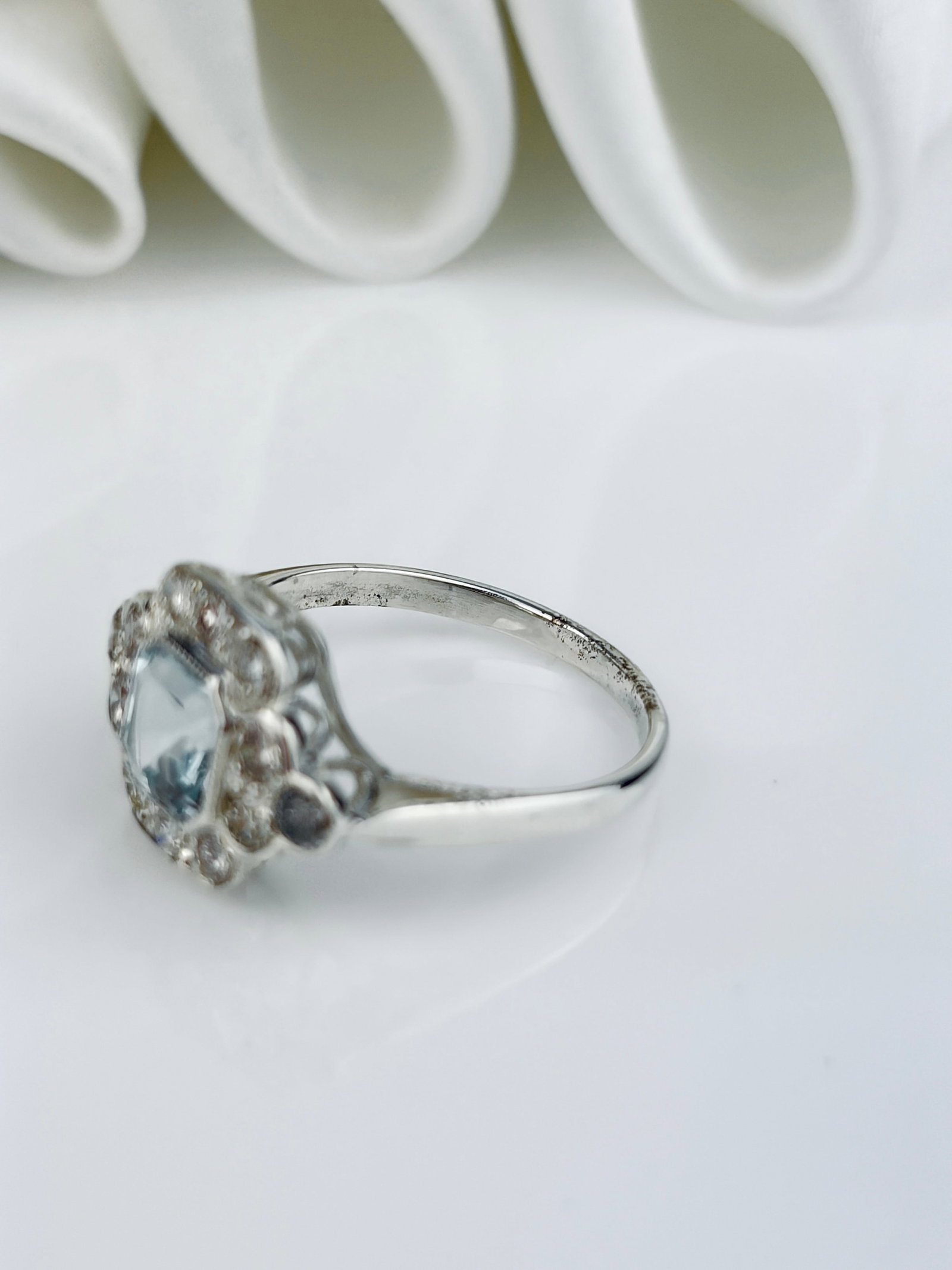 ART DECO STYLE 9CT WHITE GOLD AQUAMARINE AND DIAMOND PANEL RING - 8