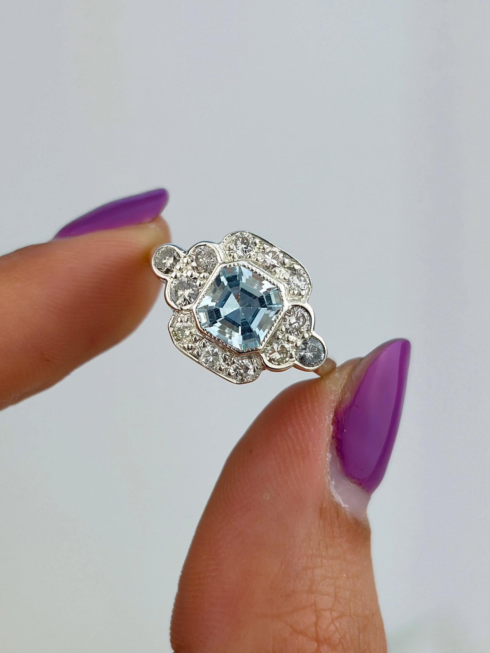 ART DECO STYLE 9CT WHITE GOLD AQUAMARINE AND DIAMOND PANEL RING - 9