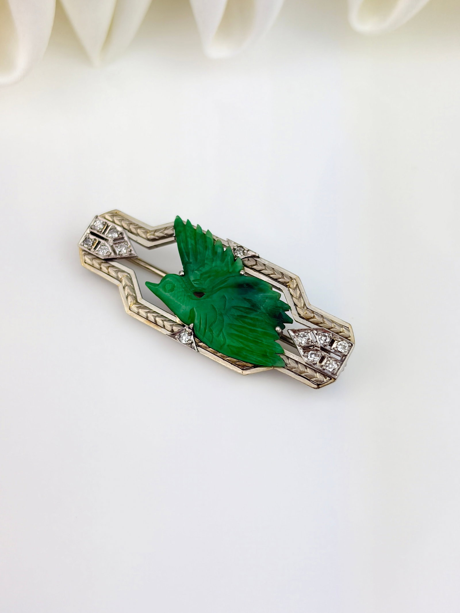 ANTIQUE ART DECO CARVED JADE AND DIAMOND BROOCH IN 18CT GOLD AND PLATINUM - 5