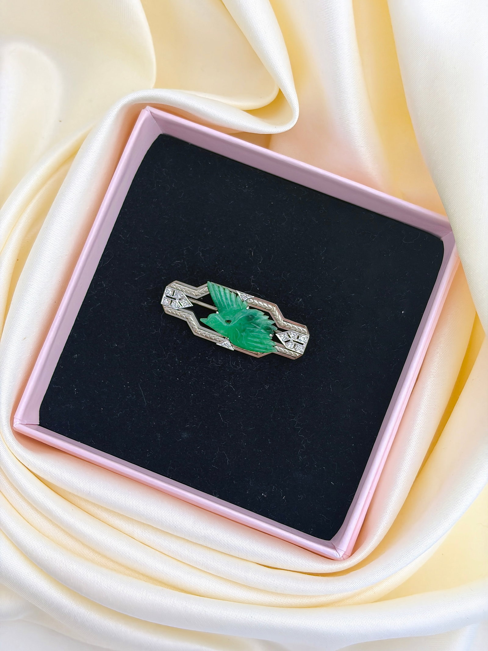 ANTIQUE ART DECO CARVED JADE AND DIAMOND BROOCH IN 18CT GOLD AND PLATINUM - 8