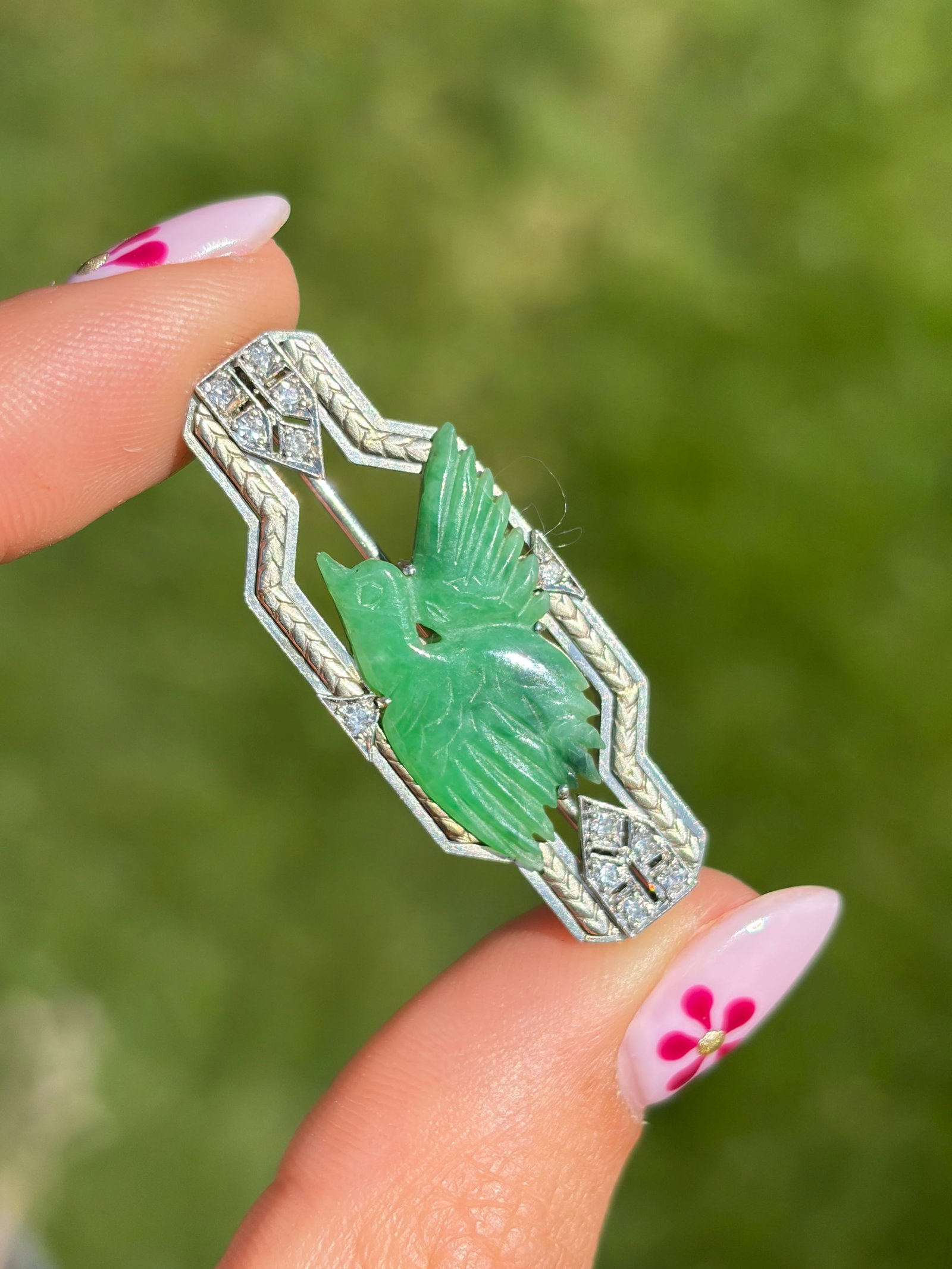 ANTIQUE ART DECO CARVED JADE AND DIAMOND BROOCH IN 18CT GOLD AND PLATINUM - 9