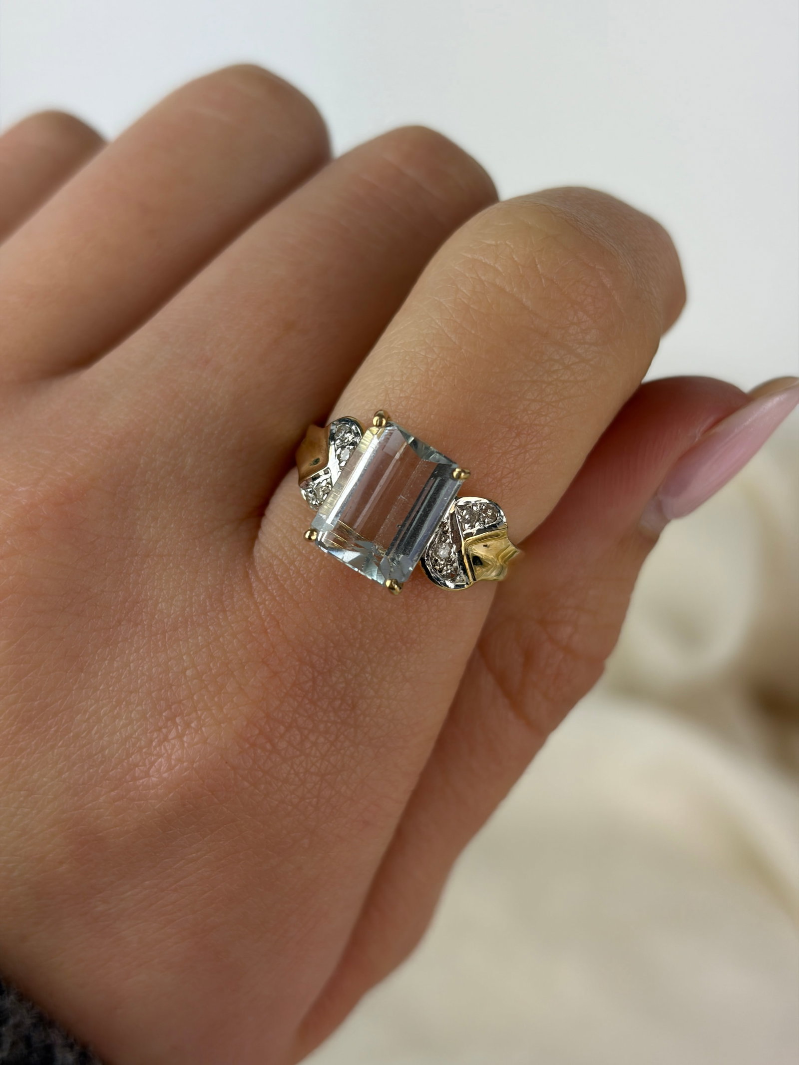 18ct yellow gold aquamarine and diamond ring - 8