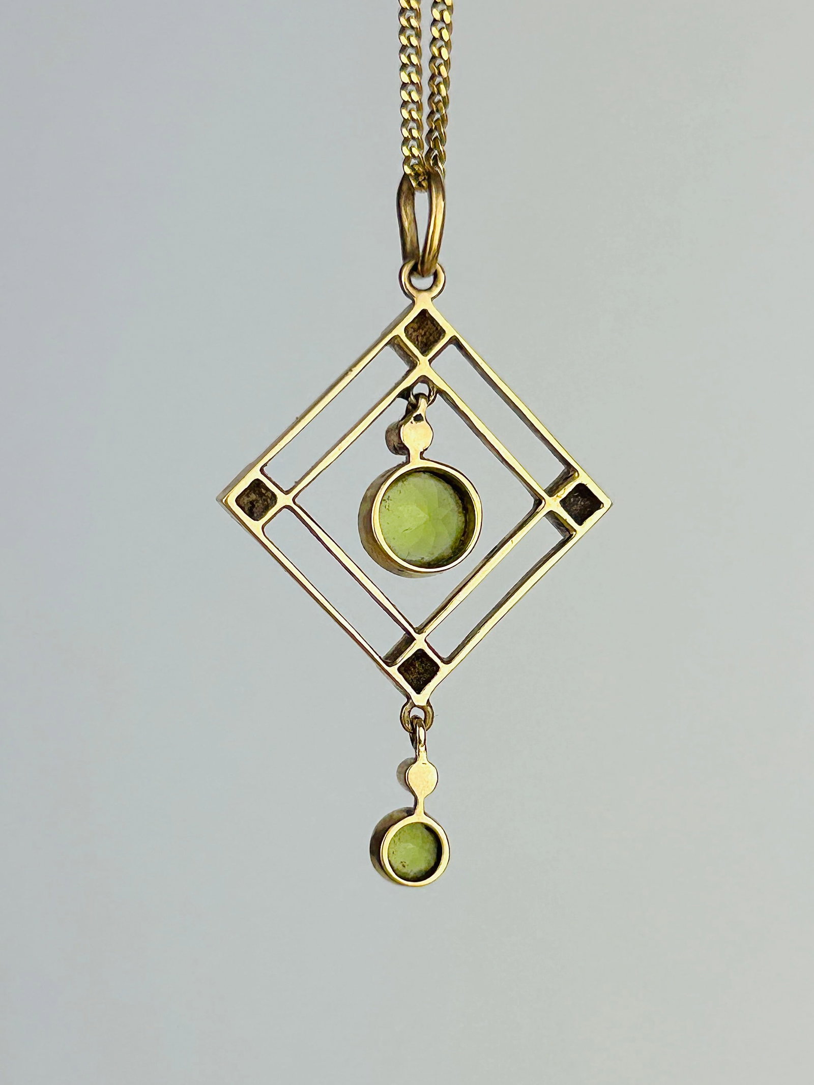 Vintage 9ct Gold Peridot and Pearl Pendant - 2