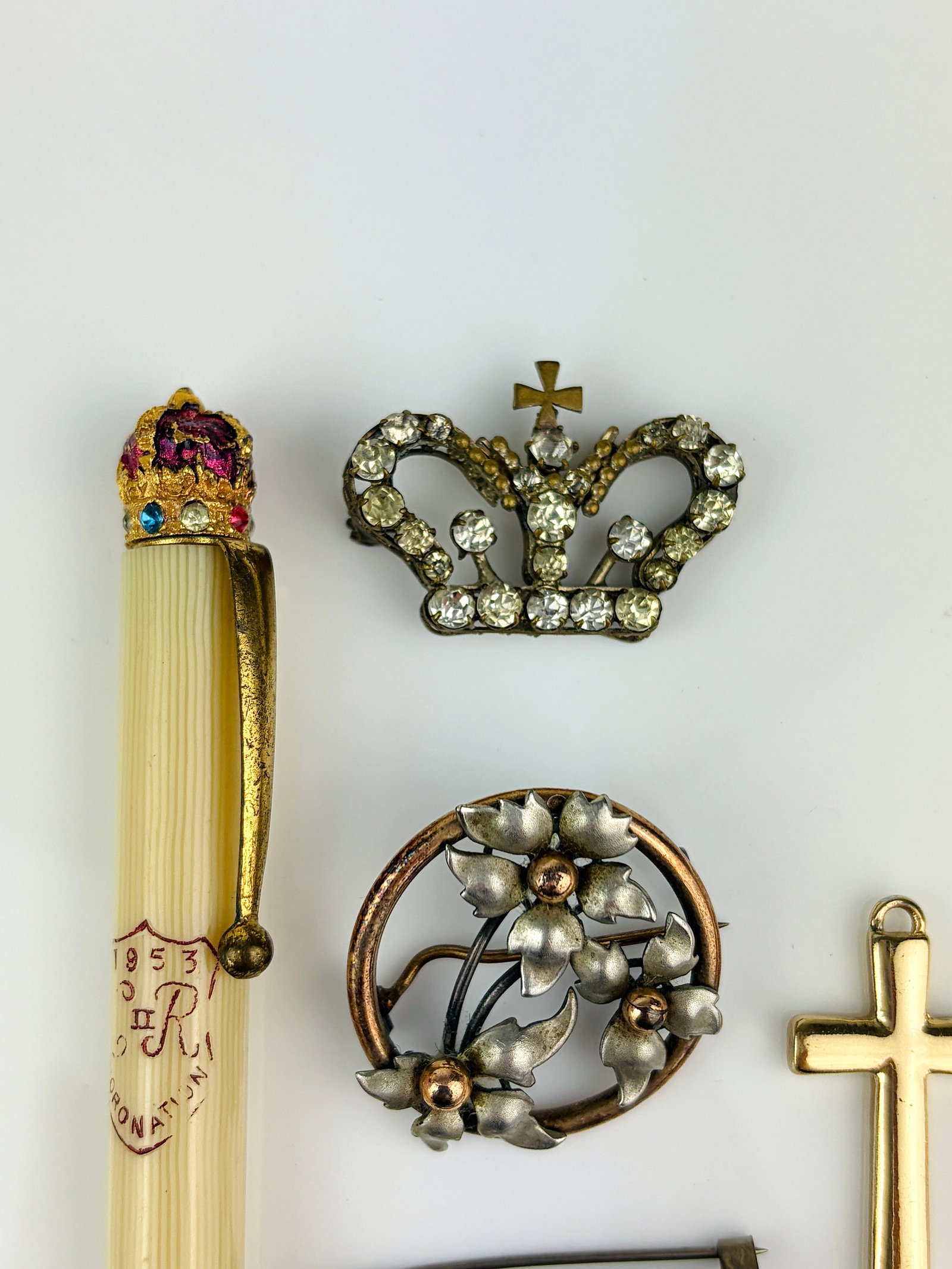 Mixed Lot Brooches, Pen etc - 2