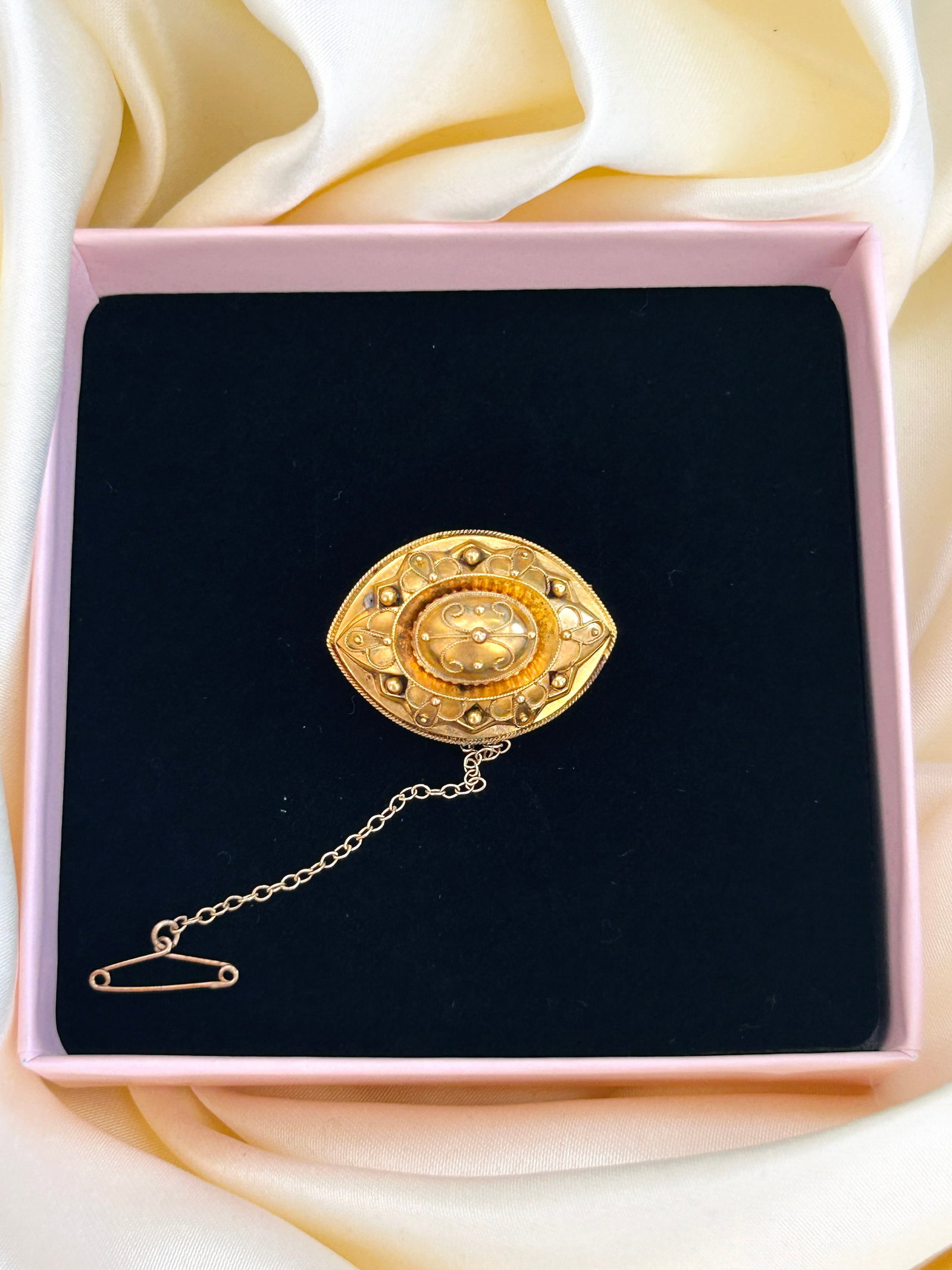 Antique Victorian 15ct Gold Etruscan Revival Brooch - 8