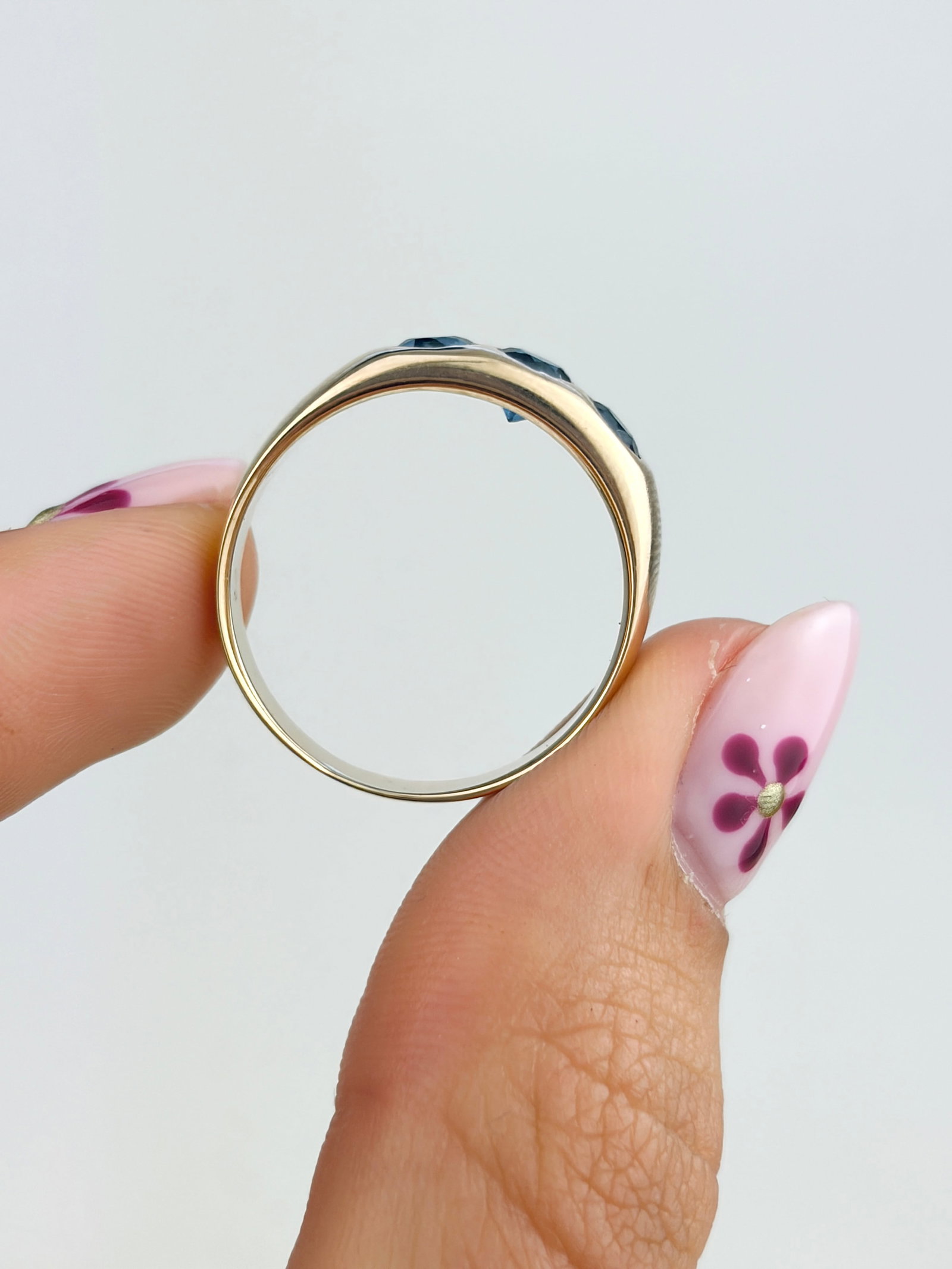 WONDERFUL ANTIQUE SAPPHIRE 3 STONE RING IN GOLD - 6