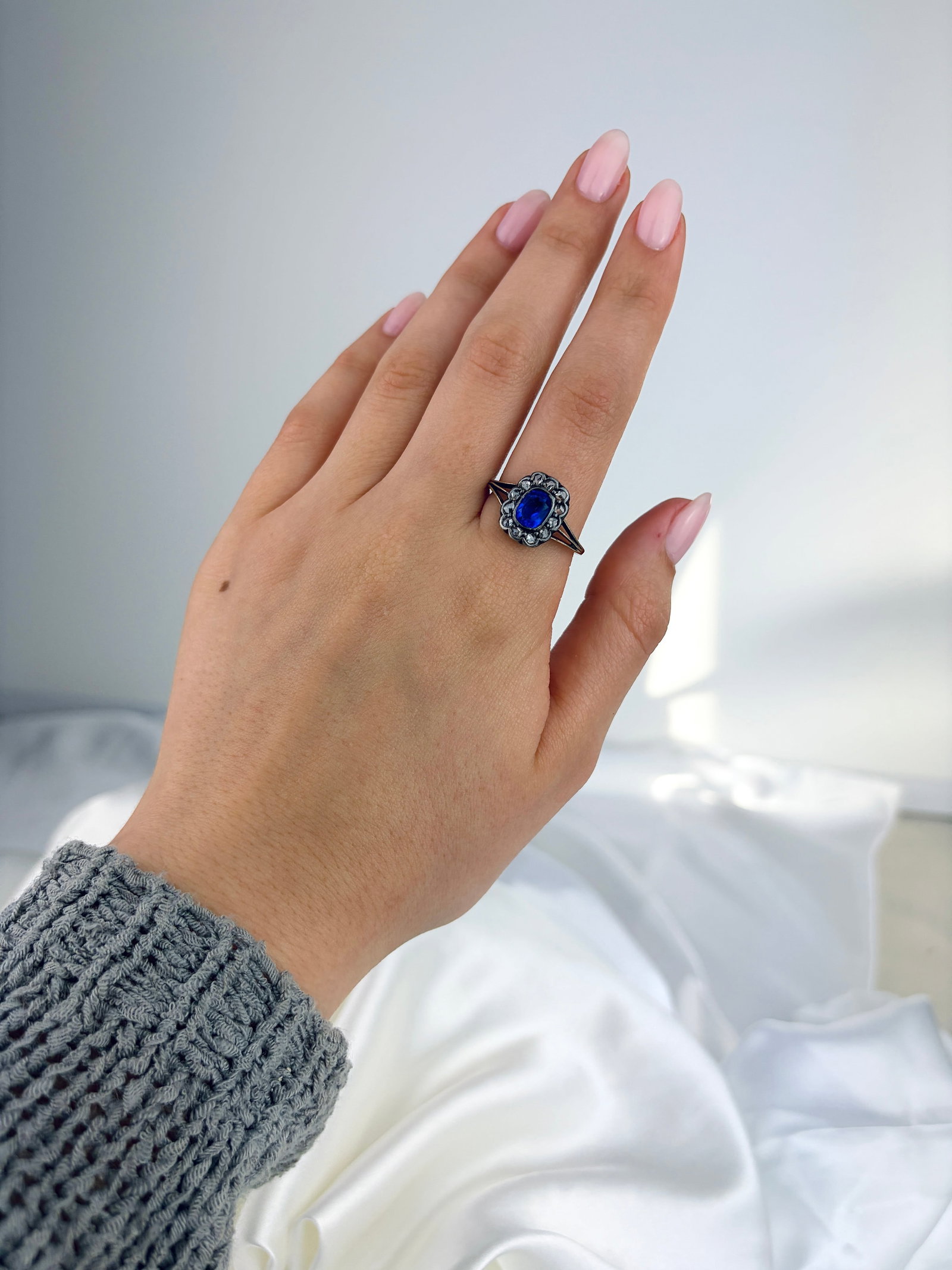 ANTIQUE GOLD AND SILVER ROSE CUT DIAMOND AND BLUE PASTE HALO RING - 7
