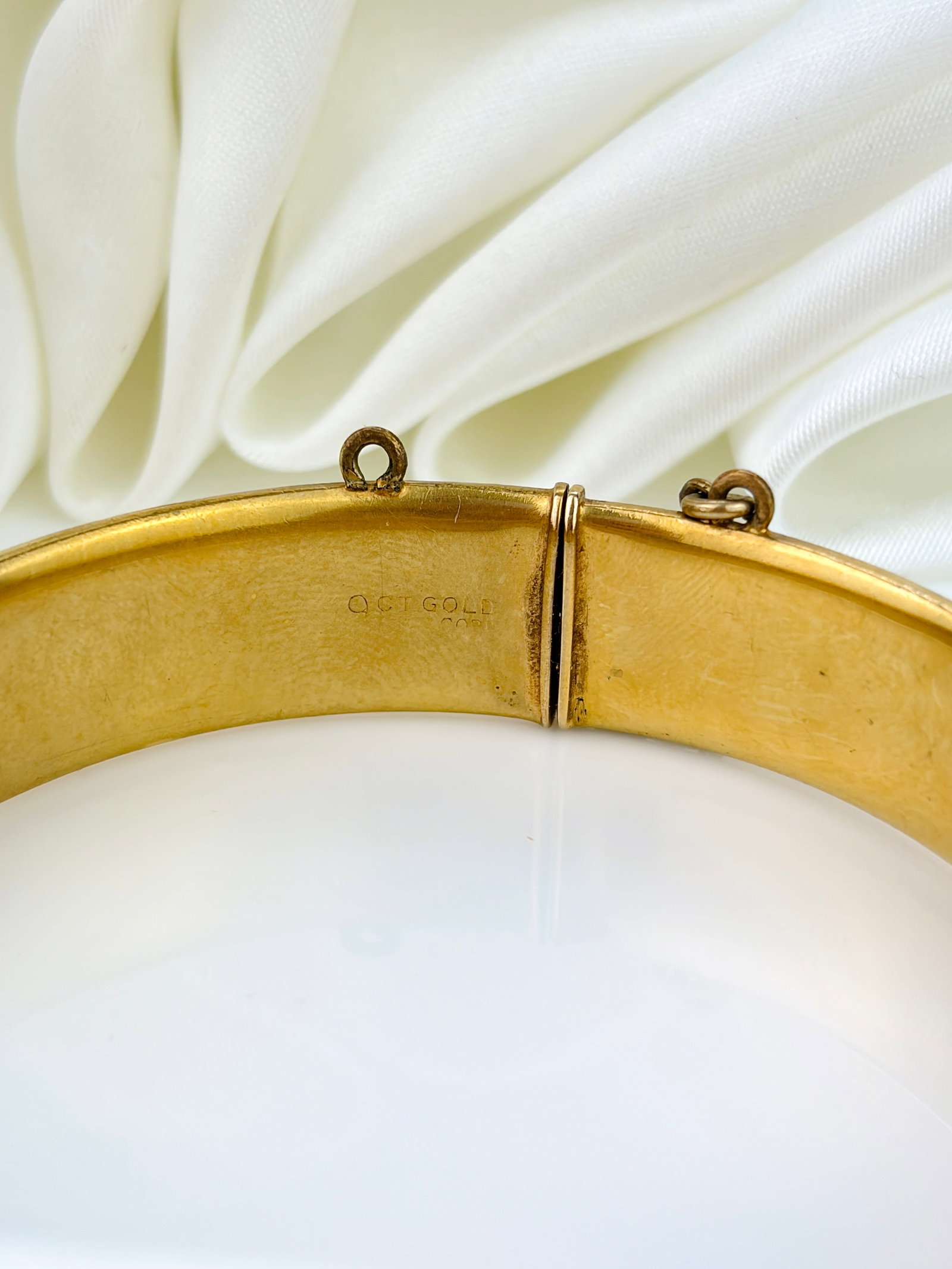 VINTAGE 9CT GOLD METAL CORE LEAF DESIGN BANGLE BRACELET - 3