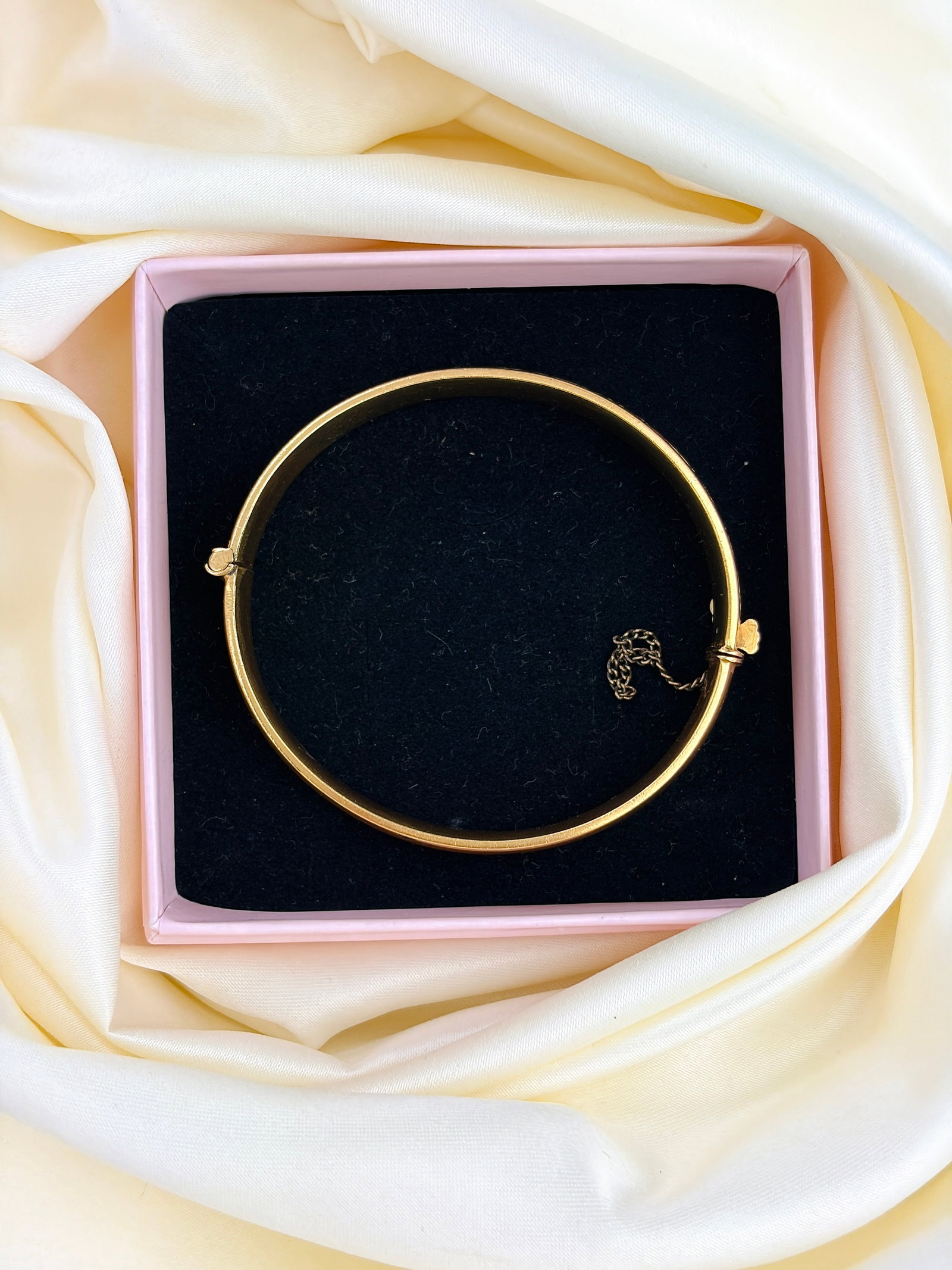 VINTAGE 9CT GOLD METAL CORE LEAF DESIGN BANGLE BRACELET - 7