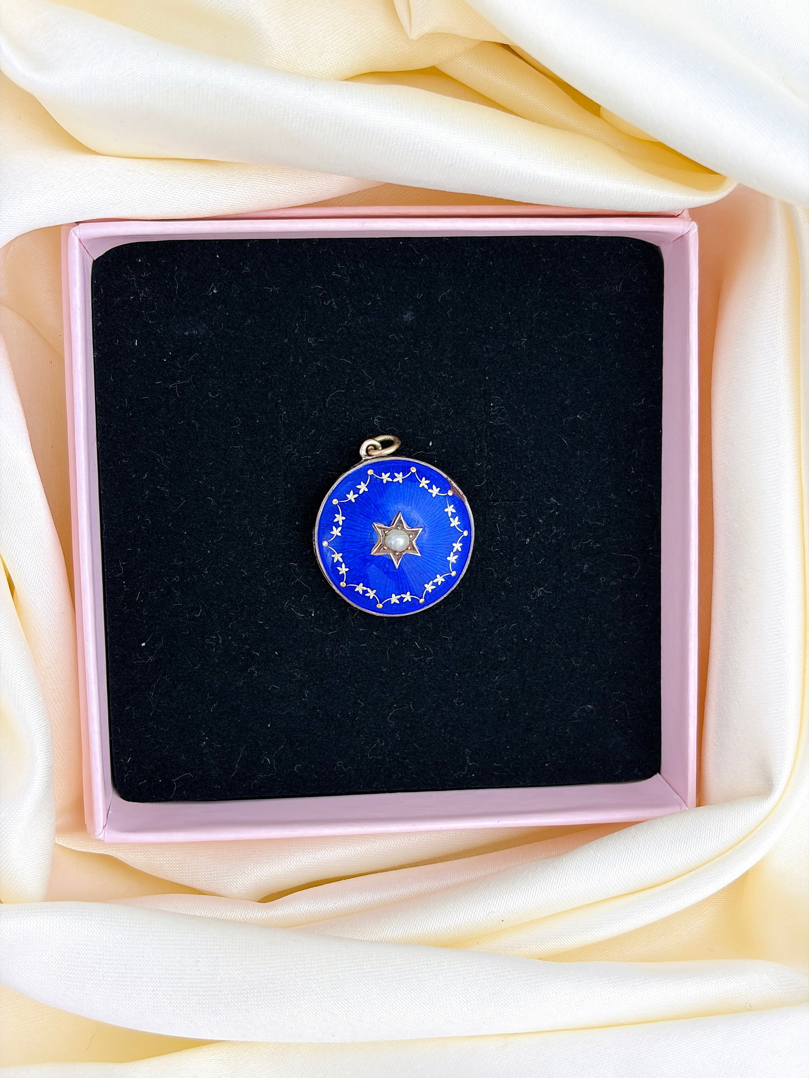 ANTIQUE GOLD AND ENAMEL STAR LOCKET PENDANT AF - 6