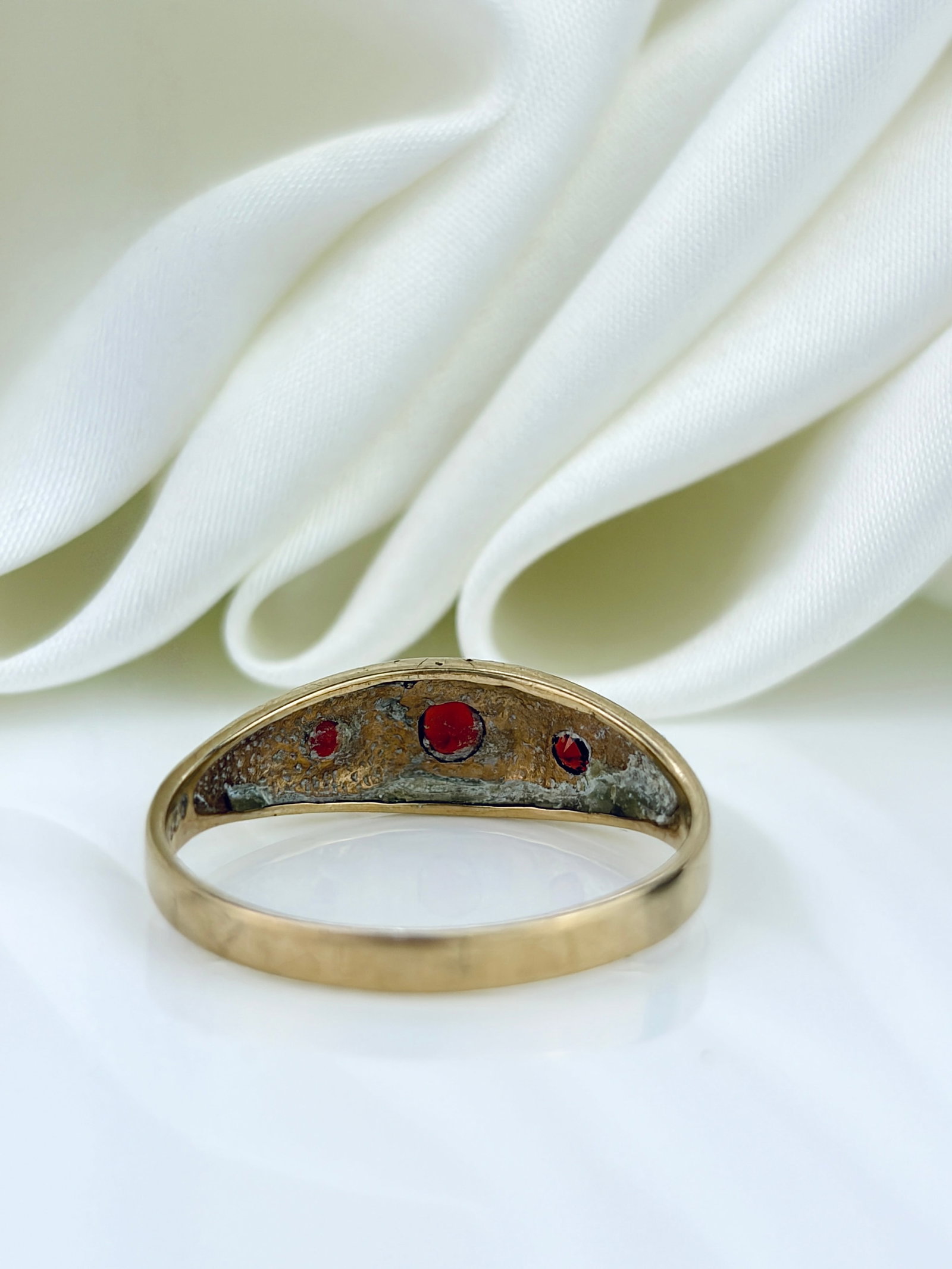 CHUNKY VINTAGE 9CT YELLOW GOLD GARNET 3 STONE STARBURST RING - 3