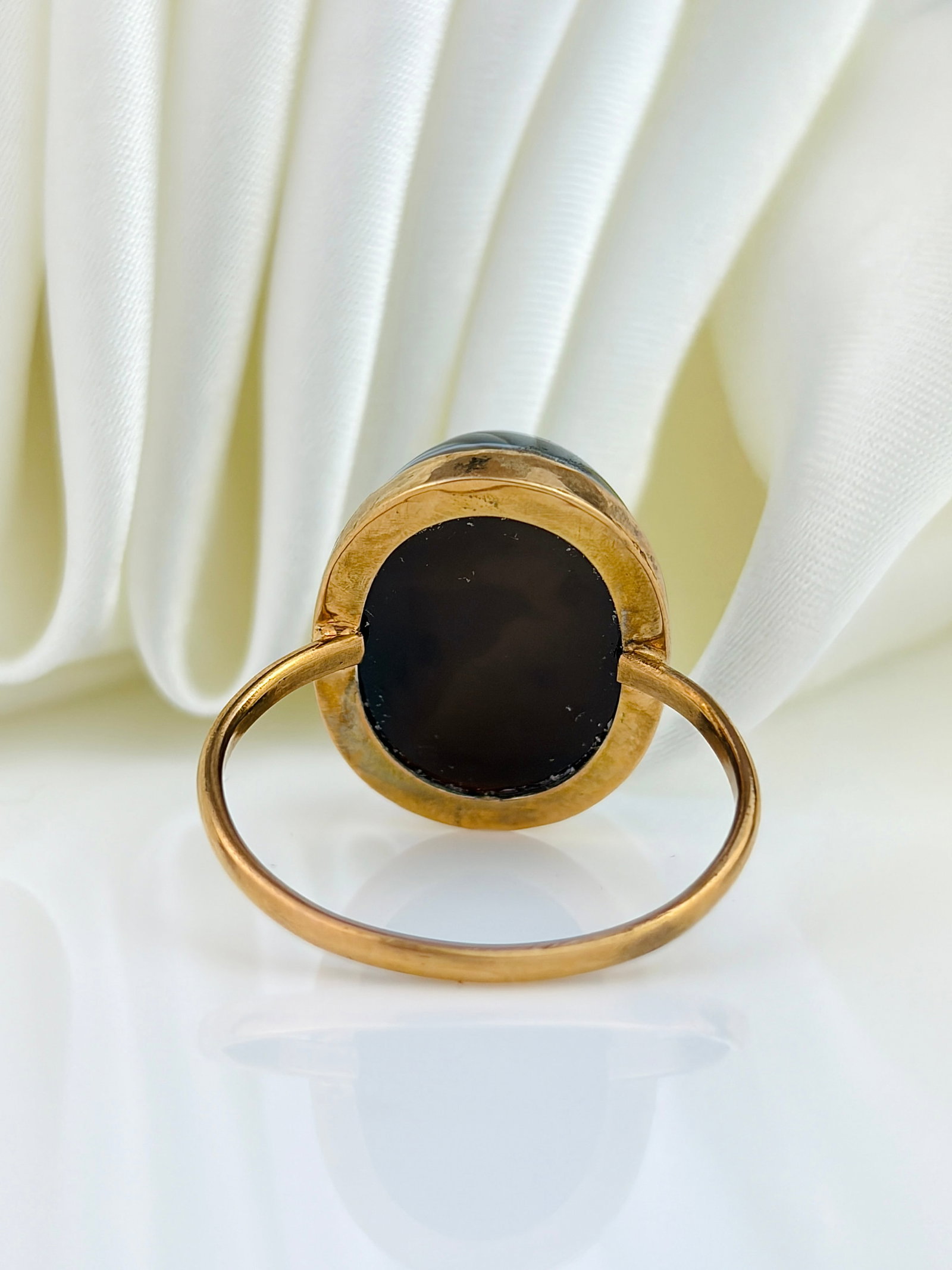 ANTIQUE HEAVY 9CT GOLD BANDED AGATE RING - 4