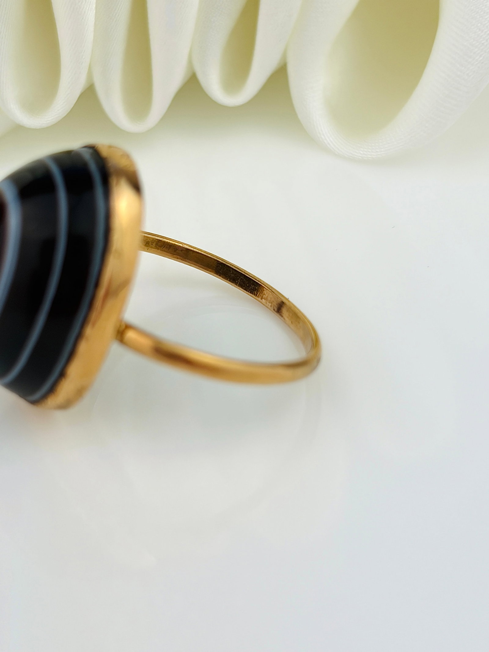 ANTIQUE HEAVY 9CT GOLD BANDED AGATE RING - 5