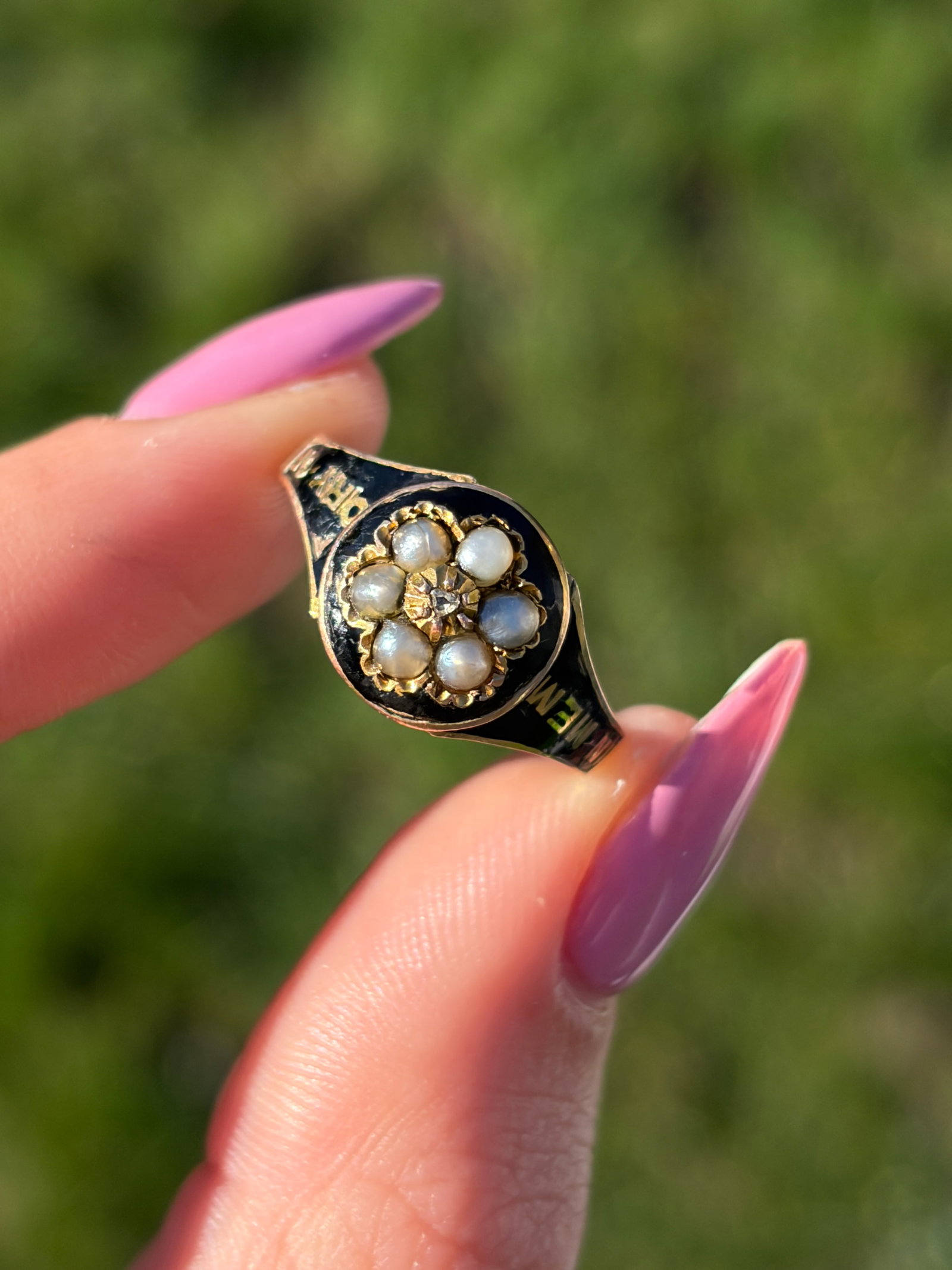 ANTIQUE BLACK ENAMEL IN MEMORY OF PEARL AND DIAMOND FLOWER RING IN 9CT GOLD - 2