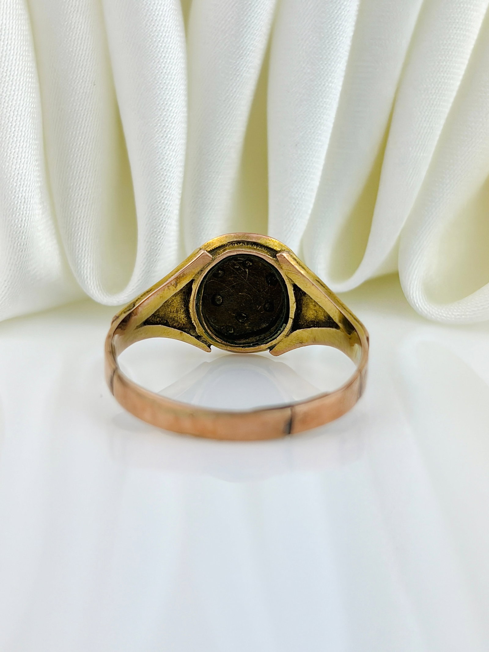 ANTIQUE BLACK ENAMEL IN MEMORY OF PEARL AND DIAMOND FLOWER RING IN 9CT GOLD - 4