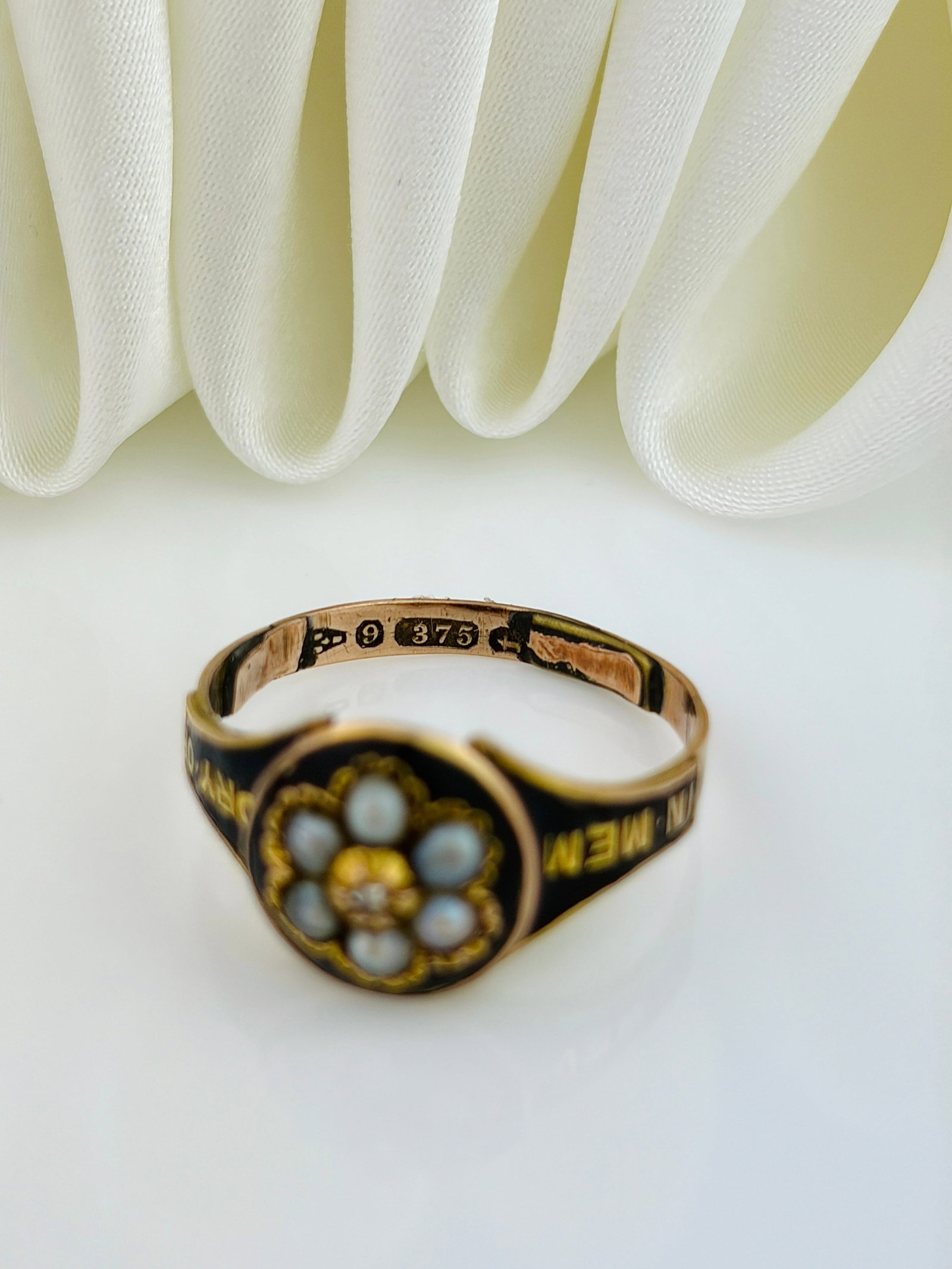 ANTIQUE BLACK ENAMEL IN MEMORY OF PEARL AND DIAMOND FLOWER RING IN 9CT GOLD - 5