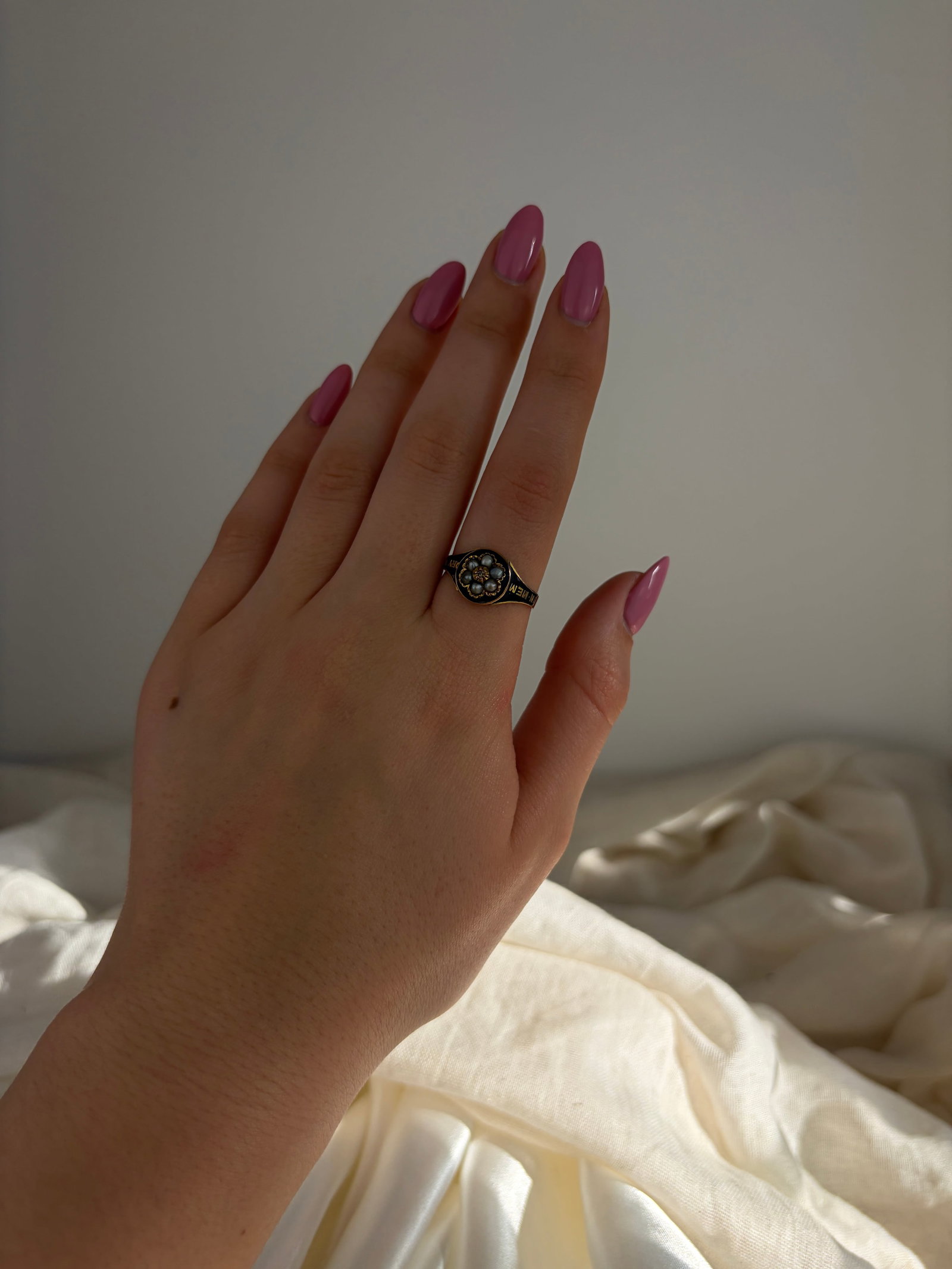 ANTIQUE BLACK ENAMEL IN MEMORY OF PEARL AND DIAMOND FLOWER RING IN 9CT GOLD - 9