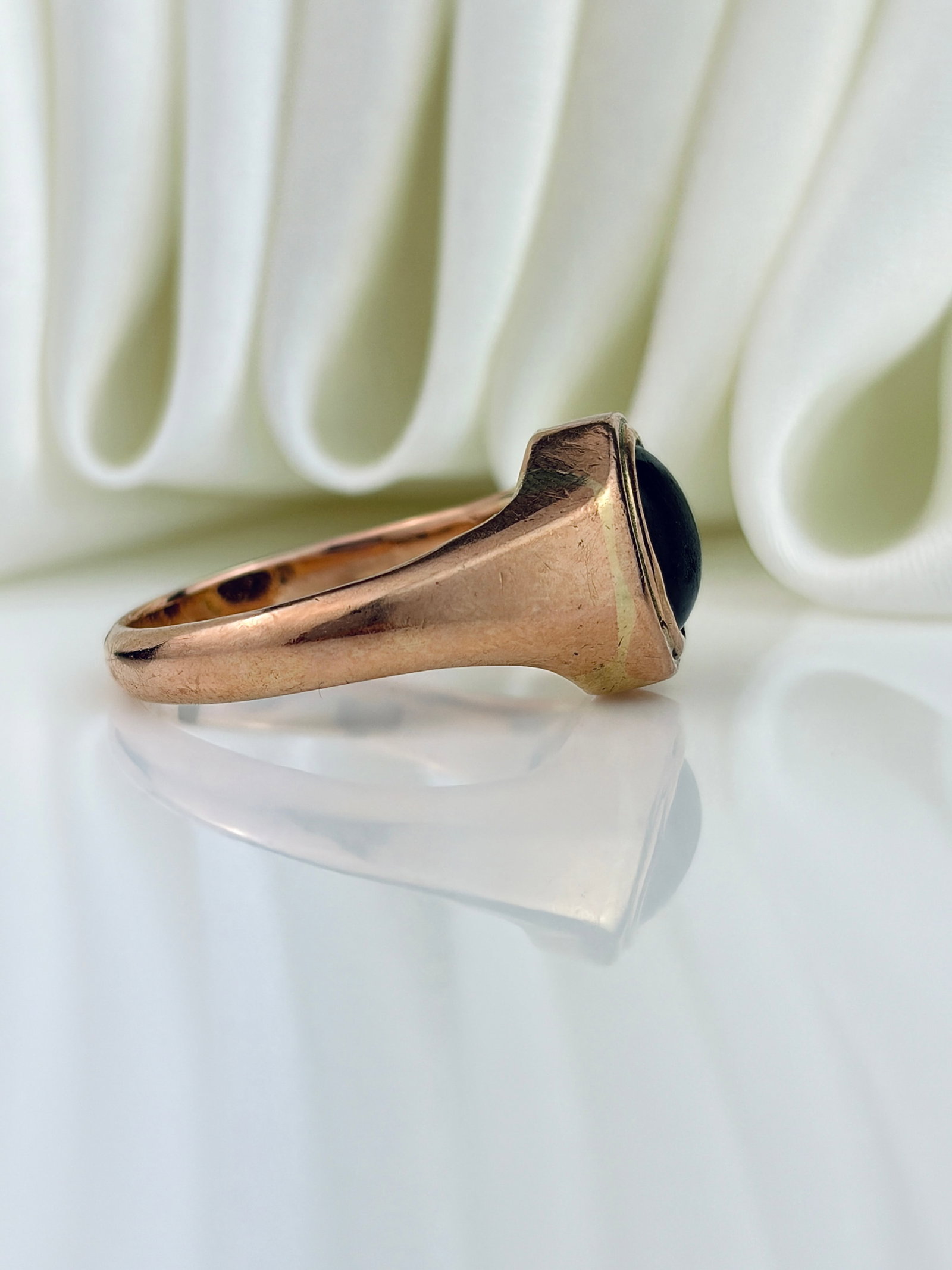ANTIQUE CHUNKY 9CT GOLD SIGNET RING - 2