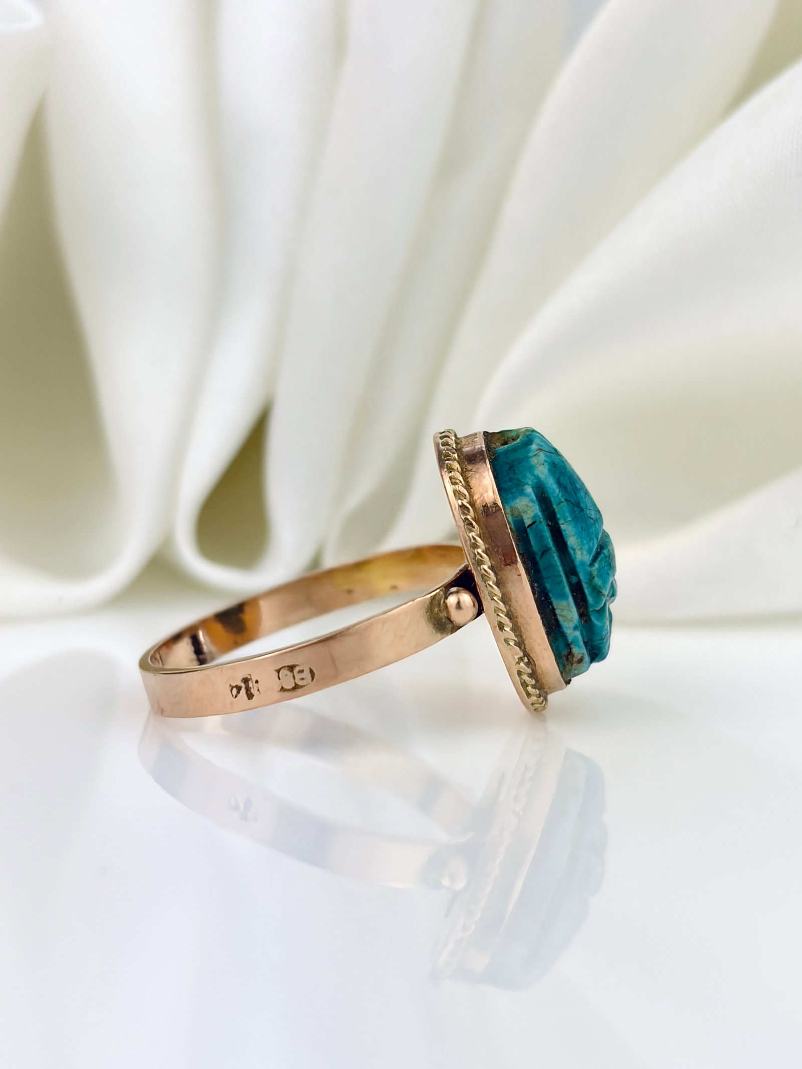 ANTIQUE EGYPTIAN REVIVAL SCARAB RING IN 18CT YELLOW GOLD - 2