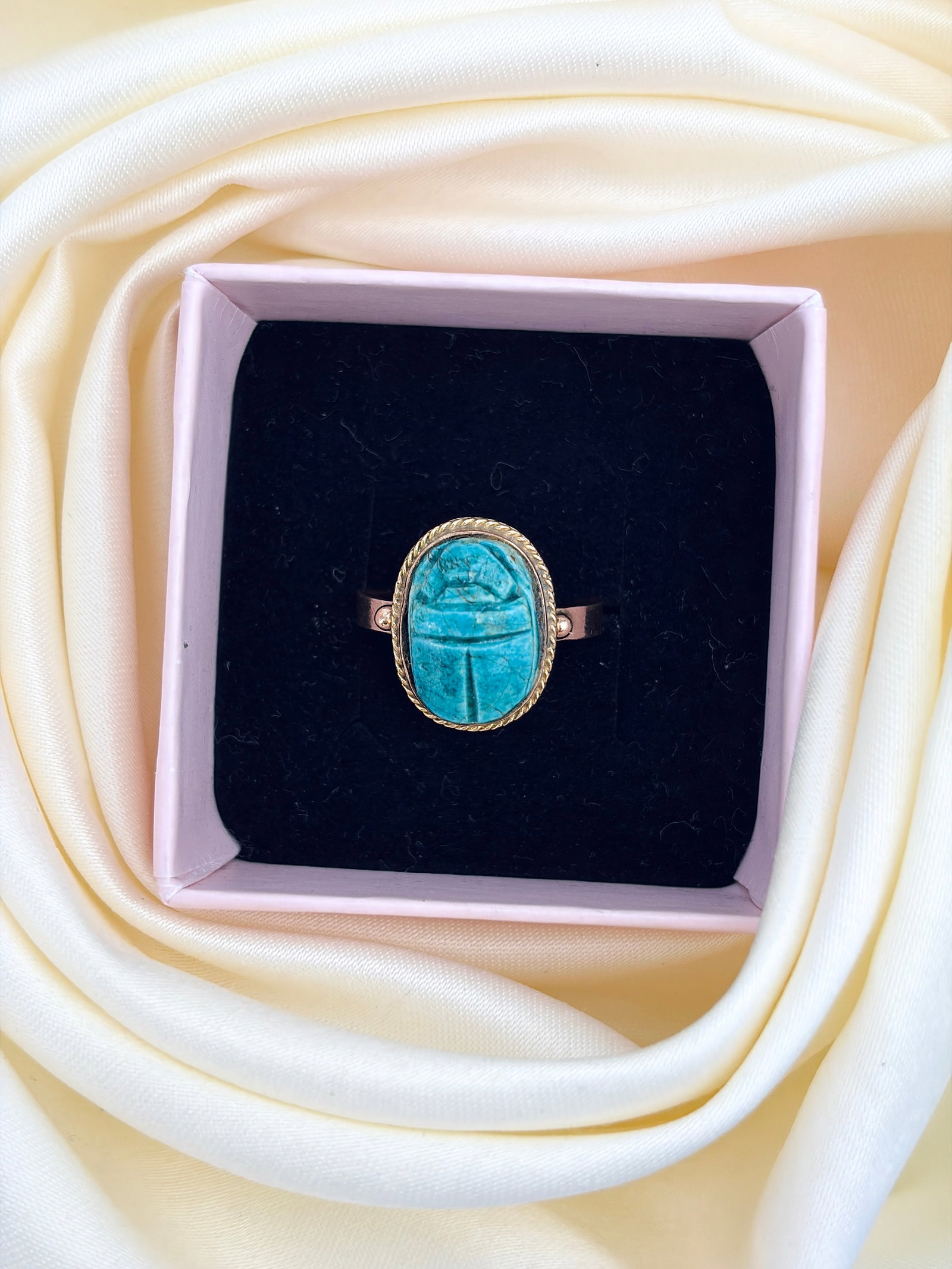 ANTIQUE EGYPTIAN REVIVAL SCARAB RING IN 18CT YELLOW GOLD - 7