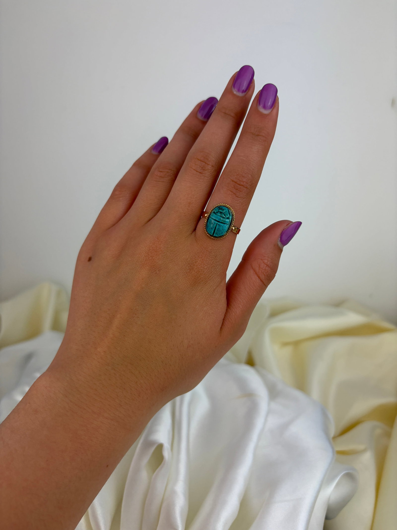ANTIQUE EGYPTIAN REVIVAL SCARAB RING IN 18CT YELLOW GOLD - 8