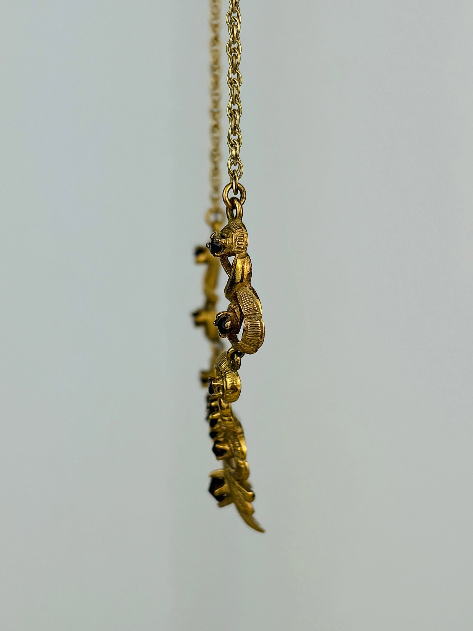 SWEET 9CT GOLD GARNET NECKLACE - 2