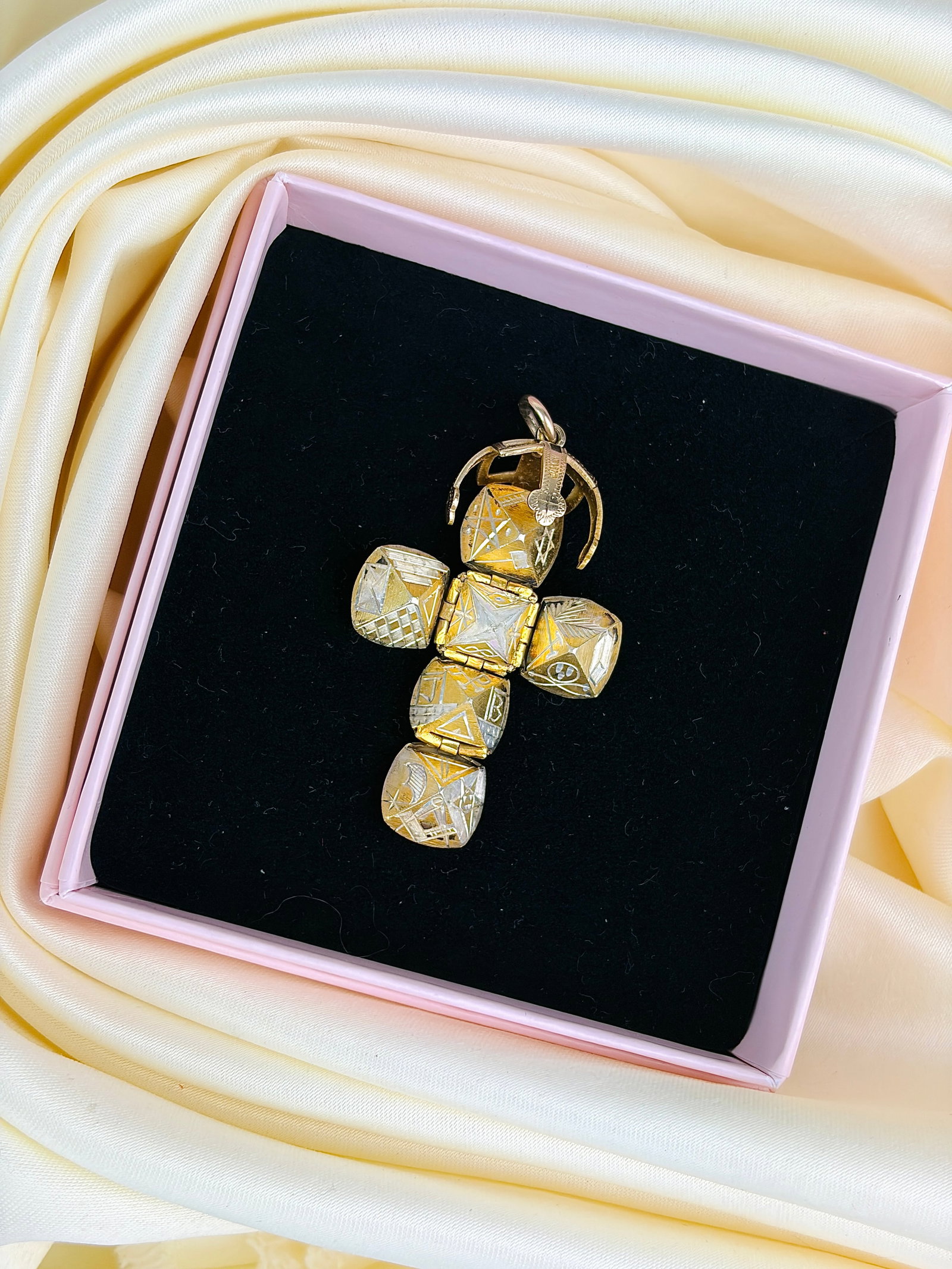 9CT GOLD AND SILVER OPENING MASONIC BALL/CROSS PENDANT - 6