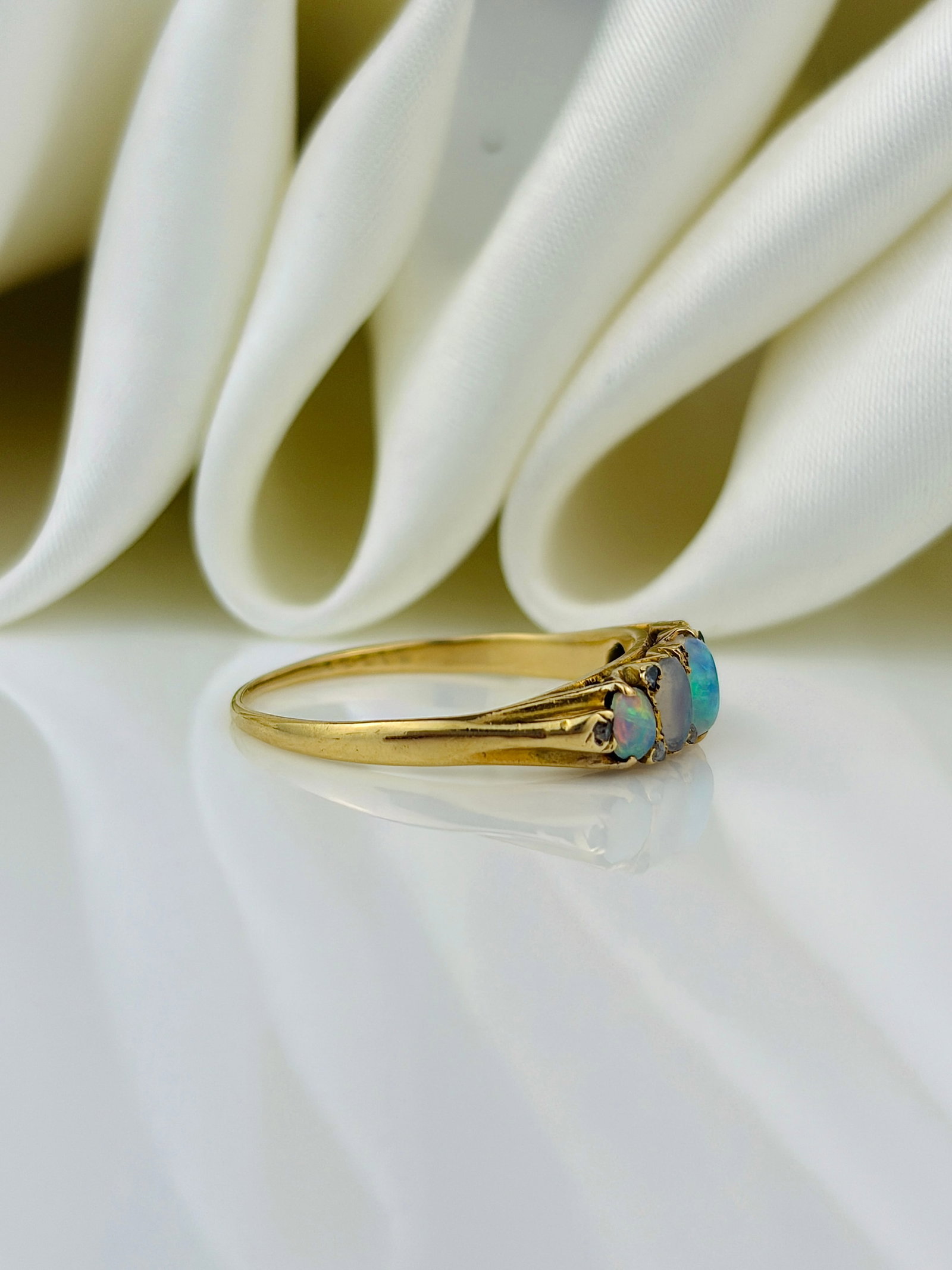 vintage 9ct yellow gold opal five stone ring - 2