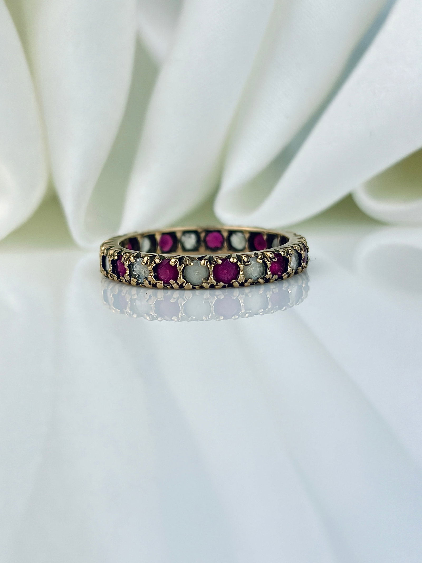 VINTAGE 9CT YELLOW GOLD RUBY AND WHITE SPINEL FULL ETERNITY BAND RING - 2