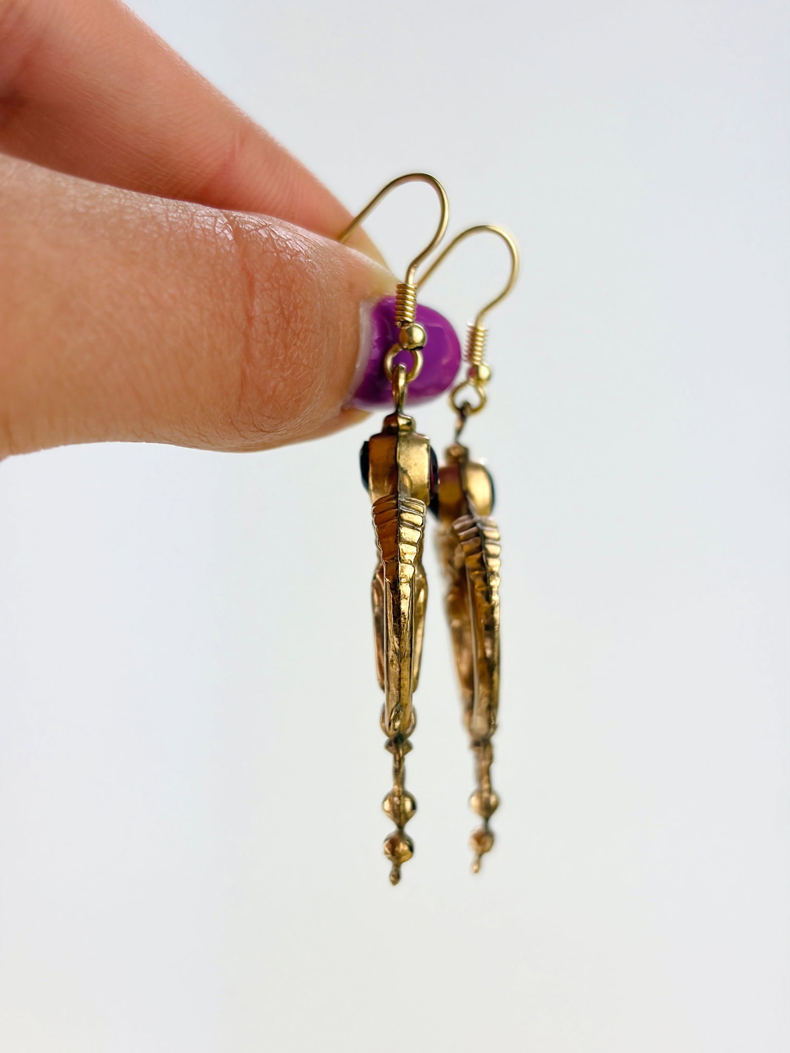 DOUBLE SIDED GARNET RAM DROP EARRINGS IN GOLD - 2